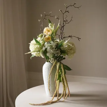 Ivory Cascade Kunstblumen-Bouquet - Schneebeerenzweig-Kirschzweig-Mohn-Hortensie 13 St - Botané