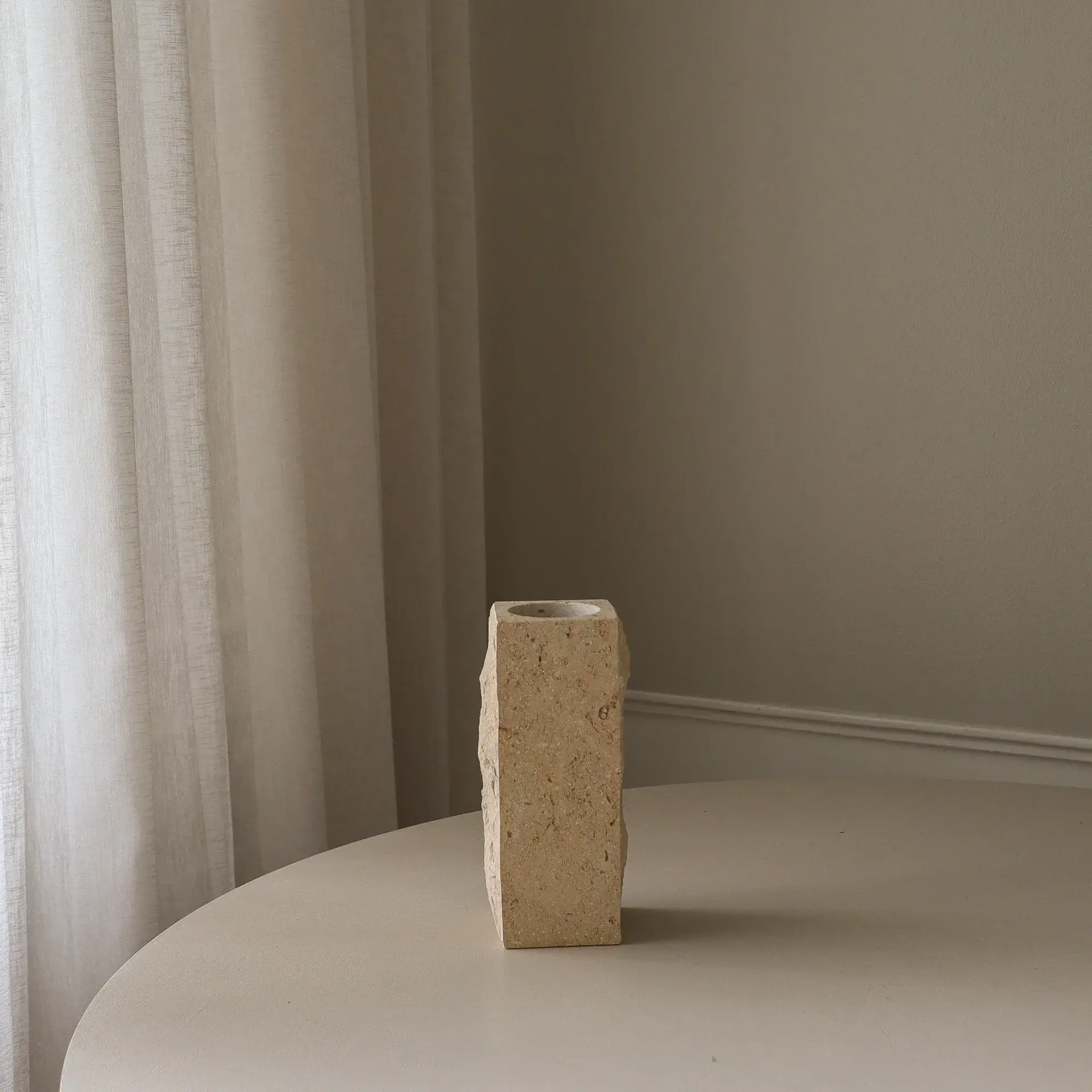 Limestone Edge Marmorbasis Vase, Klein, 25 cm Botané