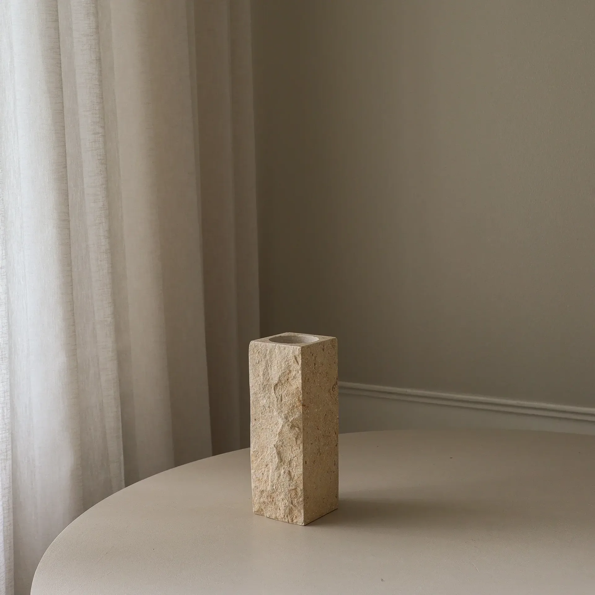 Limestone Edge Marmorbasis Vase, Klein, 25 cm Botané