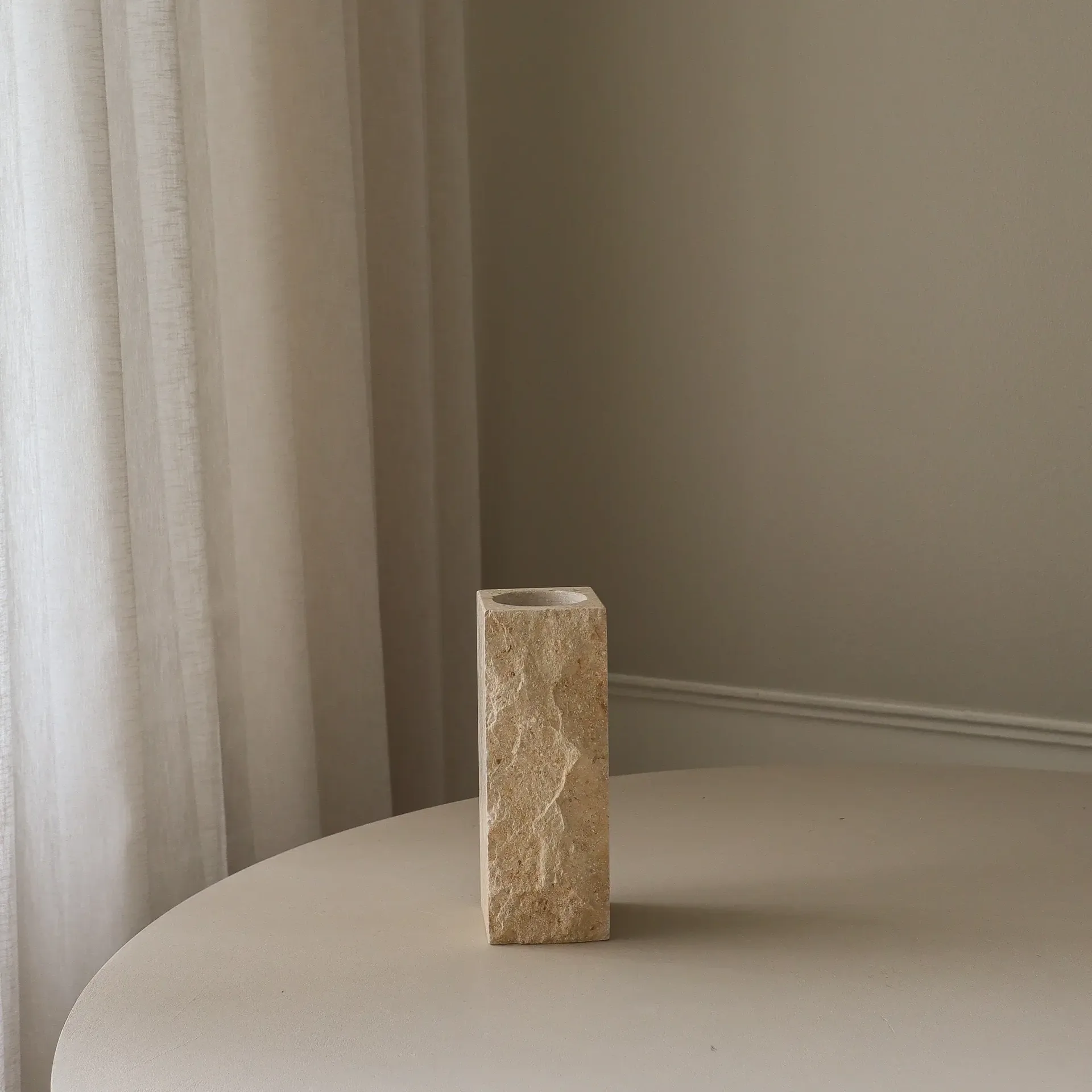 Limestone Edge Marmorbasis Vase, Klein, 25 cm Botané