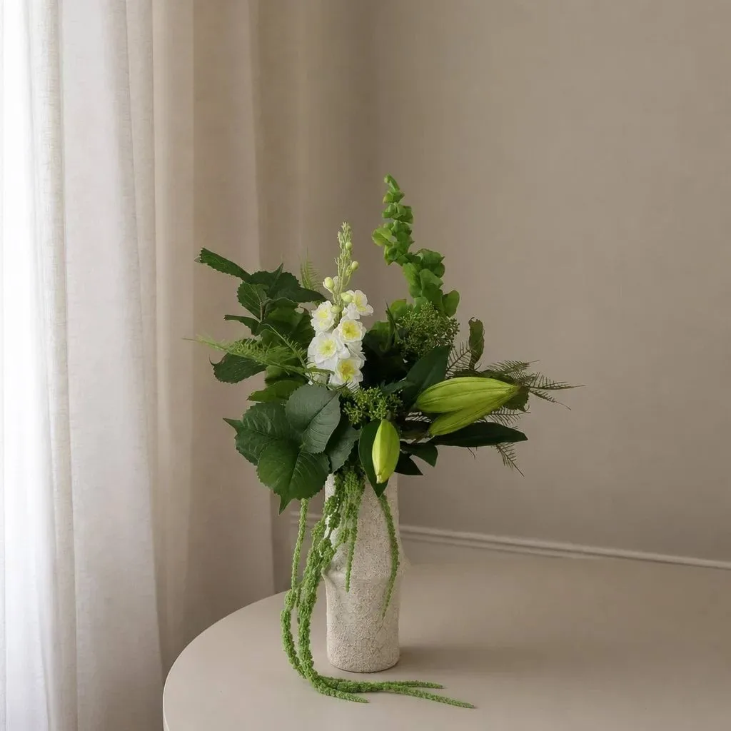 Silent Meadow Kunstblumen-Bouquet, Rittersporn-Lilie-Amaranth-Eukalyptus-Farn 6 St. Botané