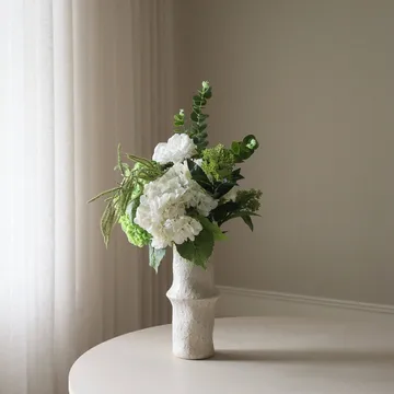 Smashed Avocado Kunstblumen-Bouquet - Hortensie-Pfingstrose-Amaranth-Skimmia-Beeren-Eukalyptus 12 St - Botané