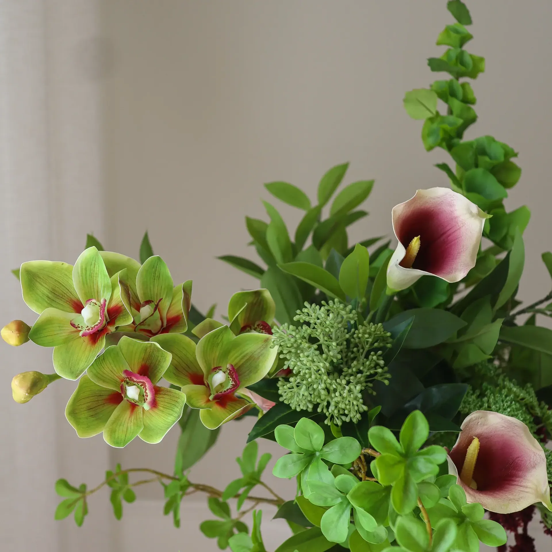 Wild Grove Kunstblumenstrauß, Calla-Cymbidium-Orchidee-Wilde Möhre, 112 cm, 16 St. Botané