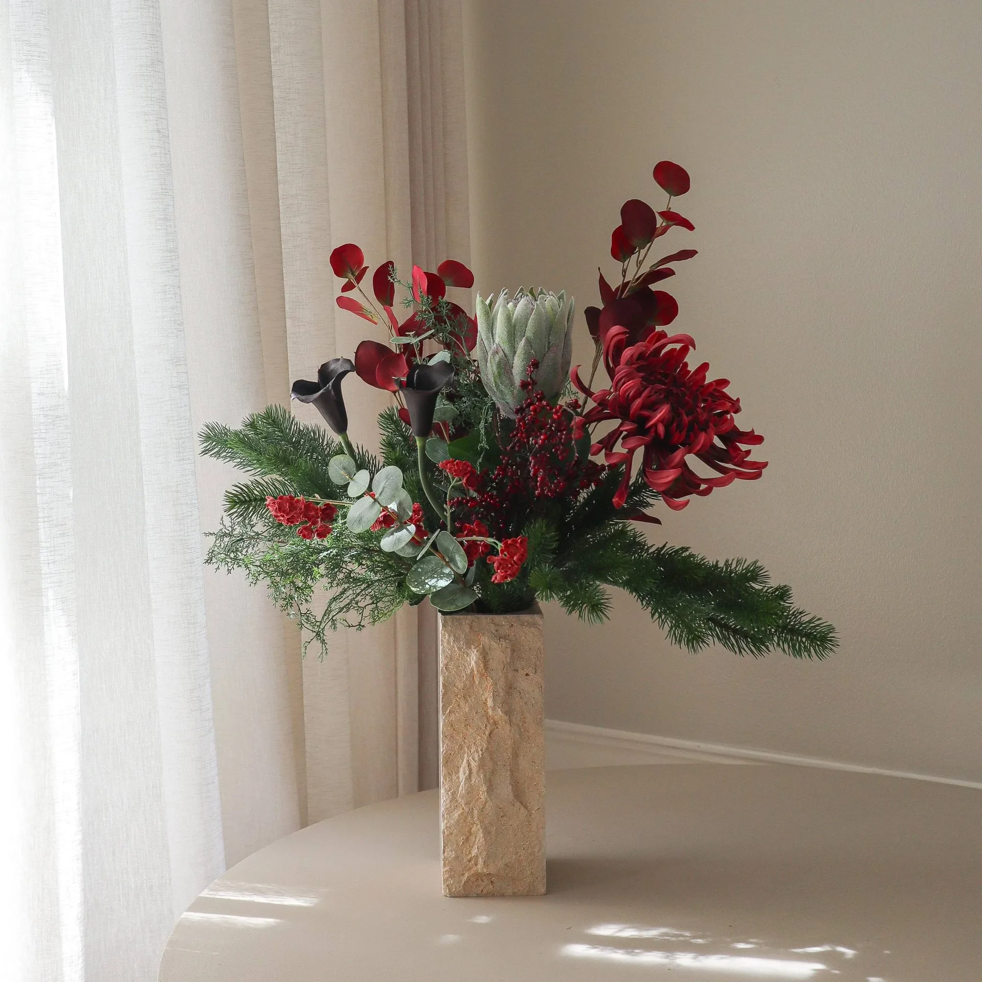 Wilder Winter Kunstblumenstrauß, Protea, Spinnen-Chrysantheme, Calla, Eukalyptus, 84 cm Botané