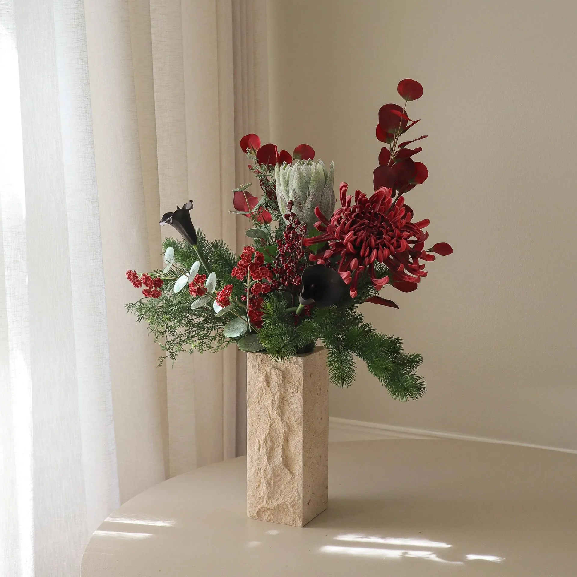 Wilder Winter Kunstblumenstrauß, Protea, Spinnen-Chrysantheme, Calla, Eukalyptus, 84 cm Botané