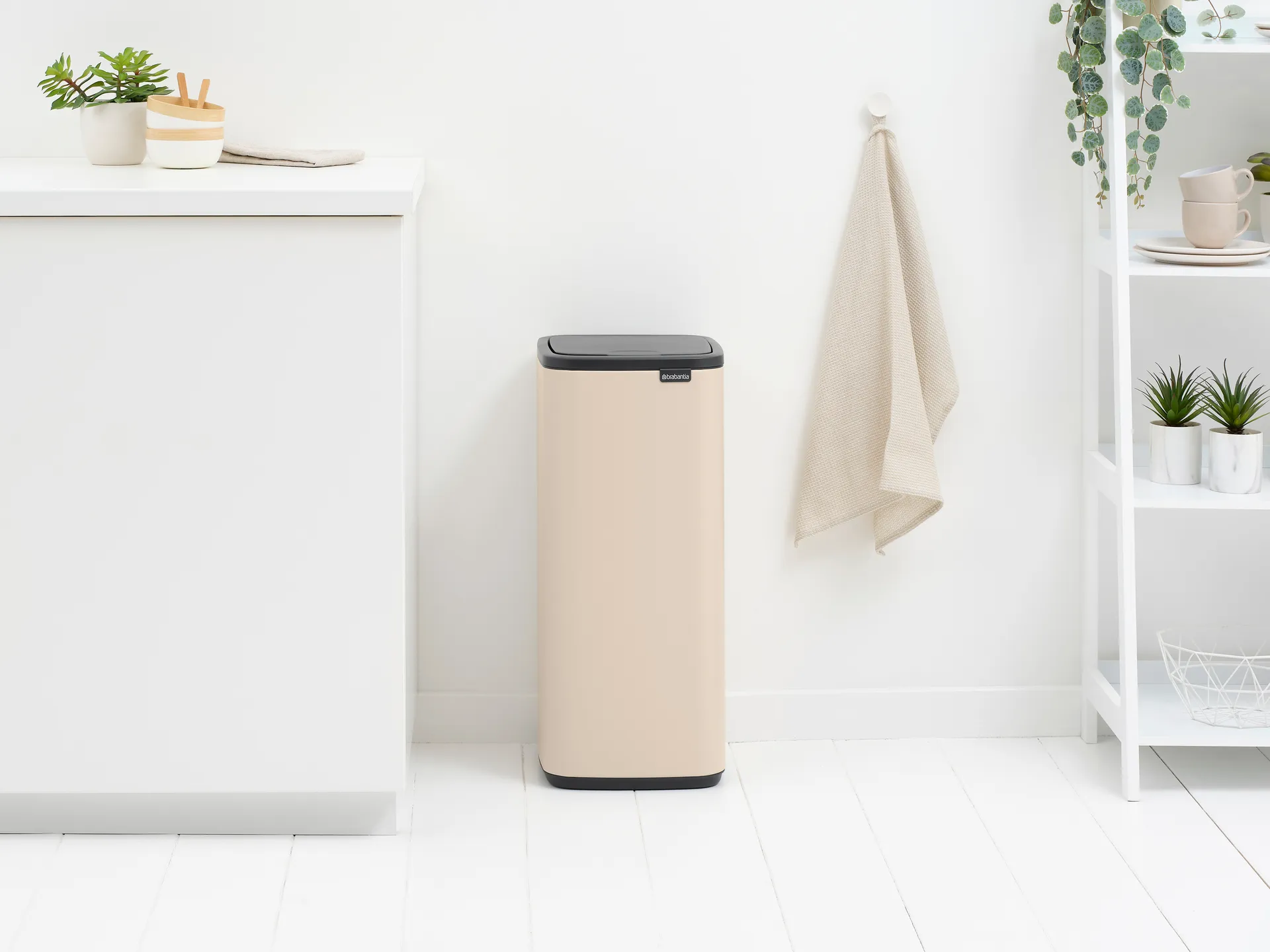 Bo Touch Bin 30 L, Soft Beige Brabantia