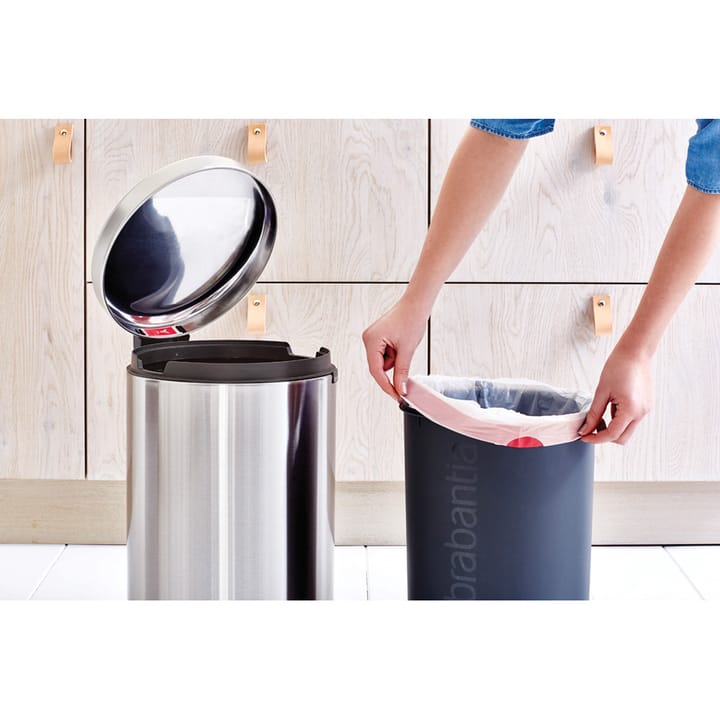 New Icon Treteimer 20 Liter - Matt steel fingerprint proof - Brabantia