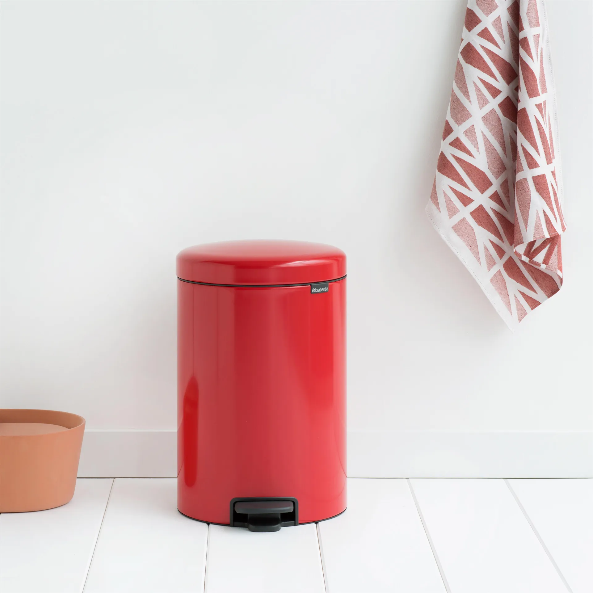 New Icon Treteimer 20 Liter, Passion red (rot) Brabantia