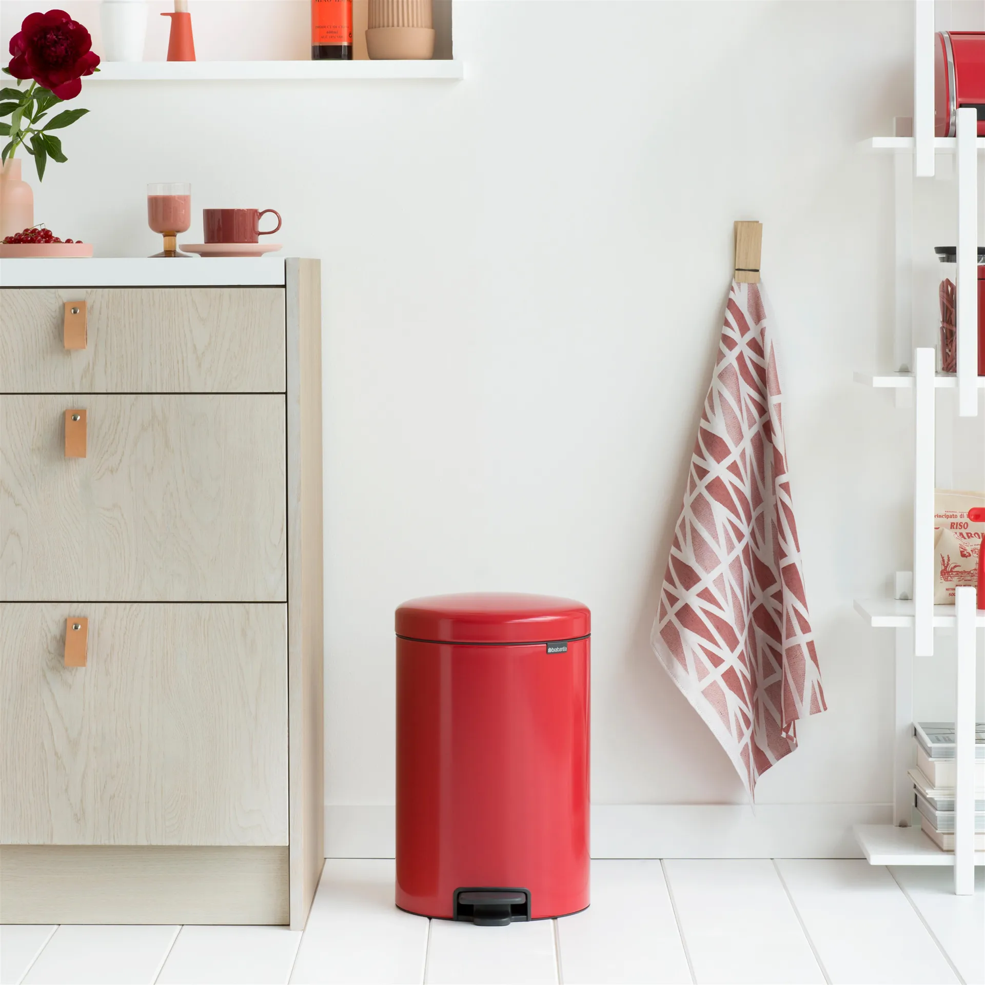 New Icon Treteimer 20 Liter, Passion red (rot) Brabantia