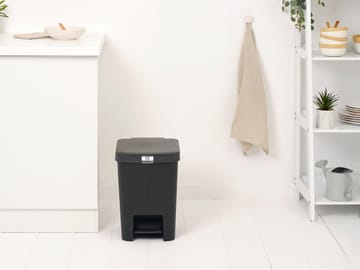 StepUp Treteimer25 L - Dunkelgrau - Brabantia