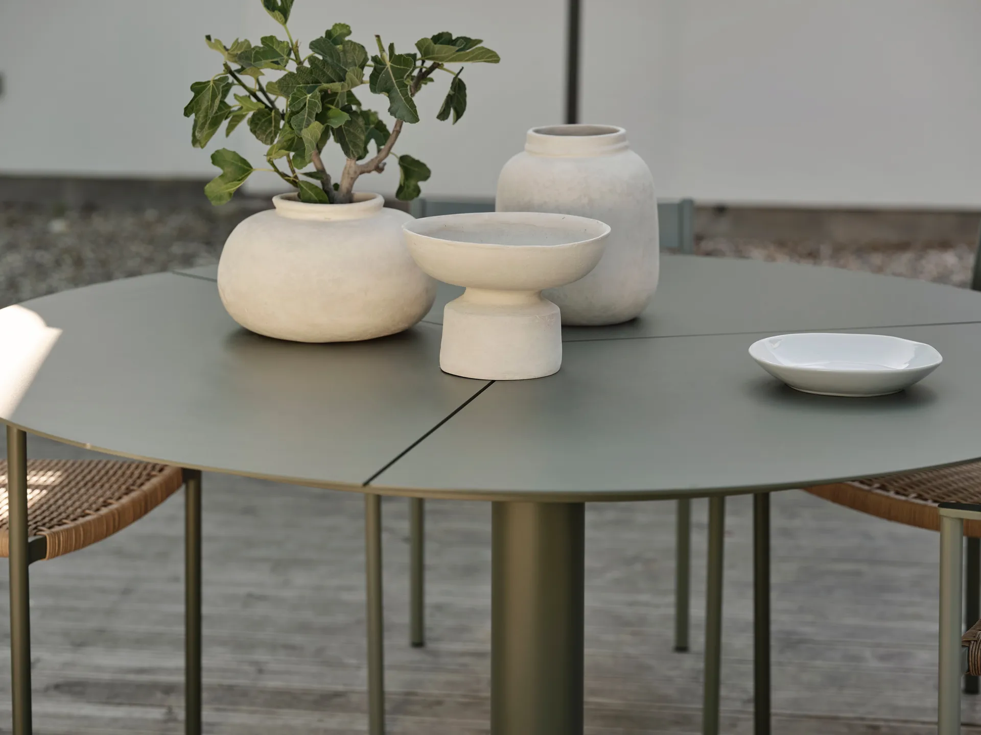 Peace Esstisch Ø110 cm Nordic green Brafab