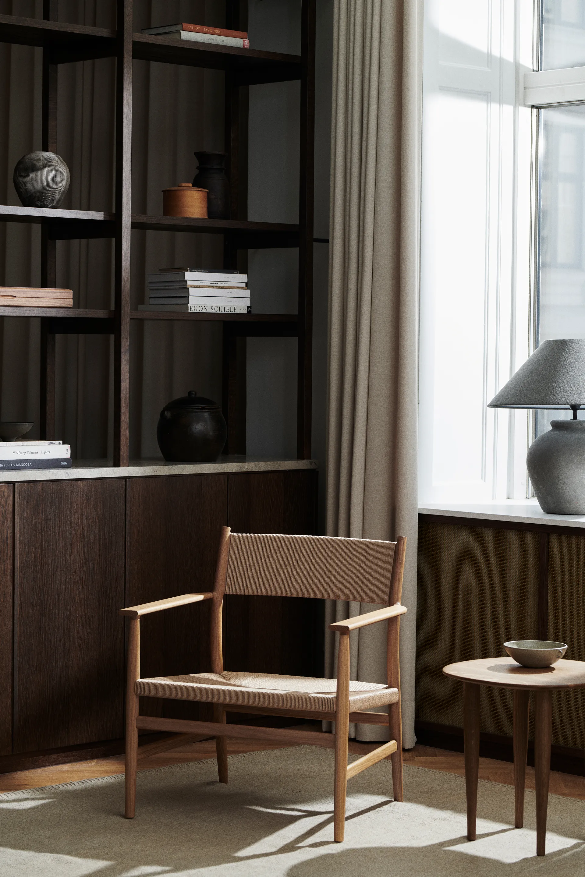 Jari Beistelltisch Ø45cm, Eiche geräuchert Brdr. Krüger