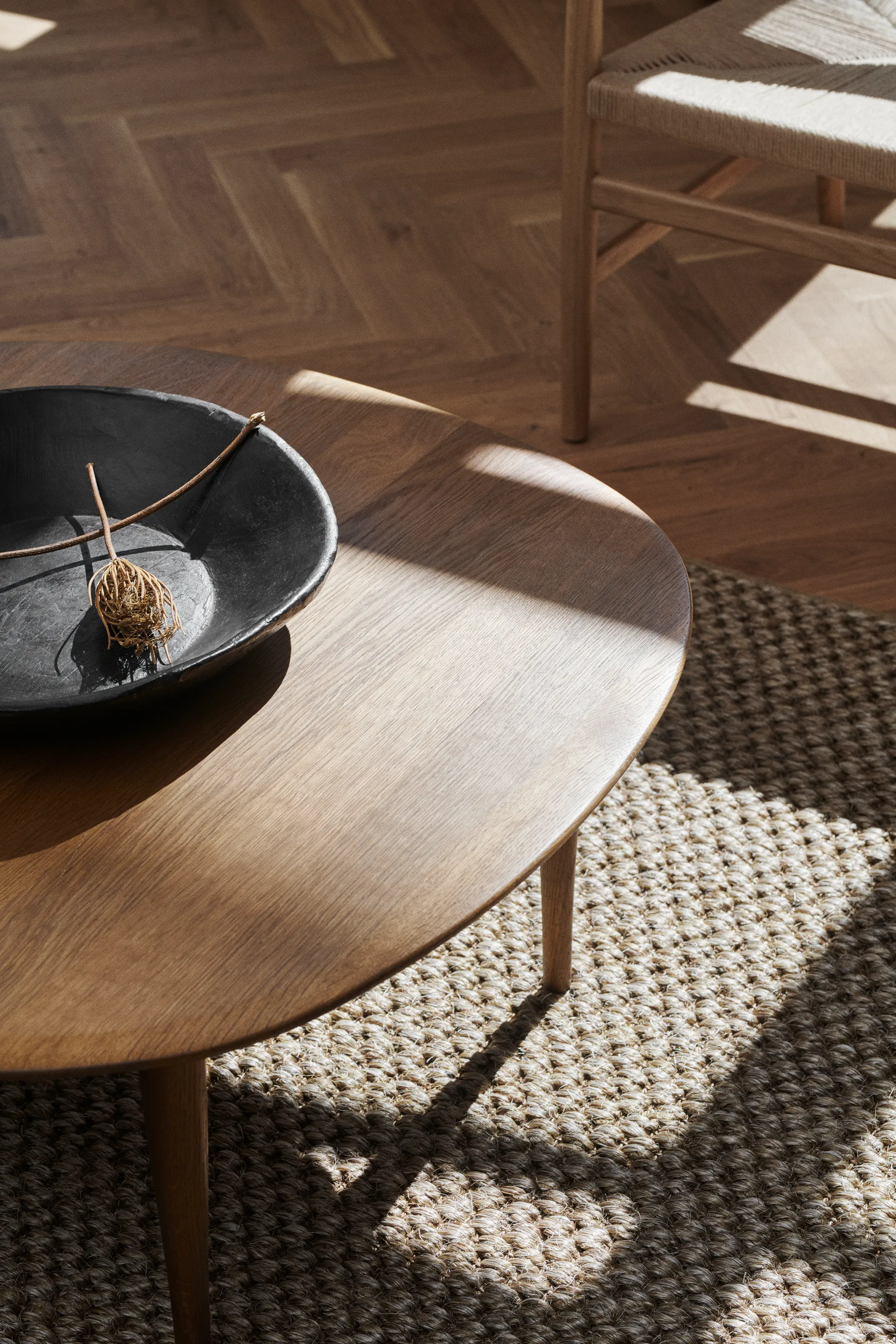 Jari Beistelltisch Ø85cm, Eiche geräuchert Brdr. Krüger