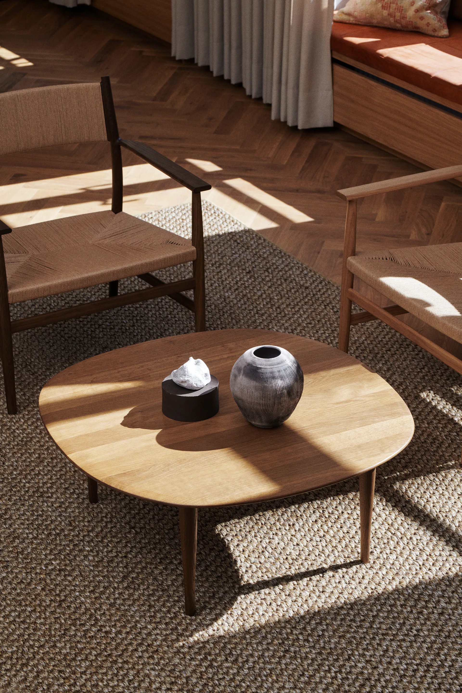 Jari Beistelltisch Ø85cm, Eiche geräuchert Brdr. Krüger