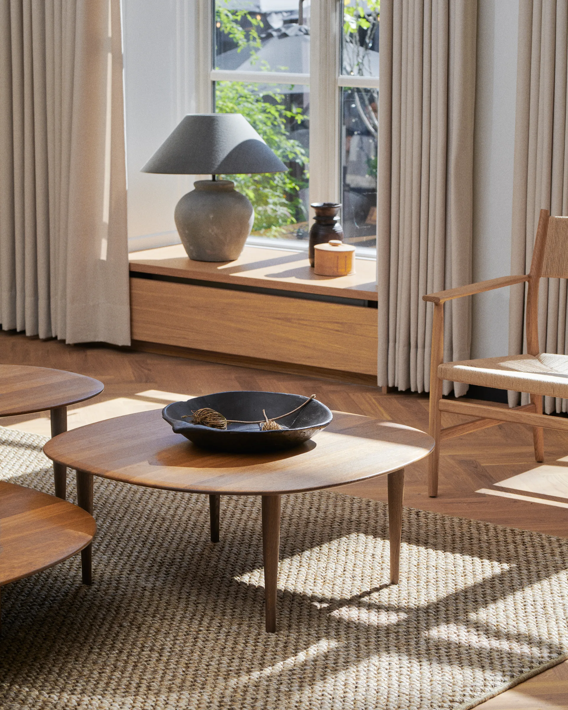 Jari Beistelltisch Ø85cm, Eiche geräuchert Brdr. Krüger