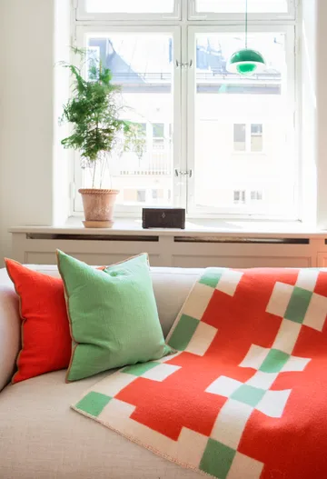 Marta Decke - Red, 180x130 cm - Brita Sweden