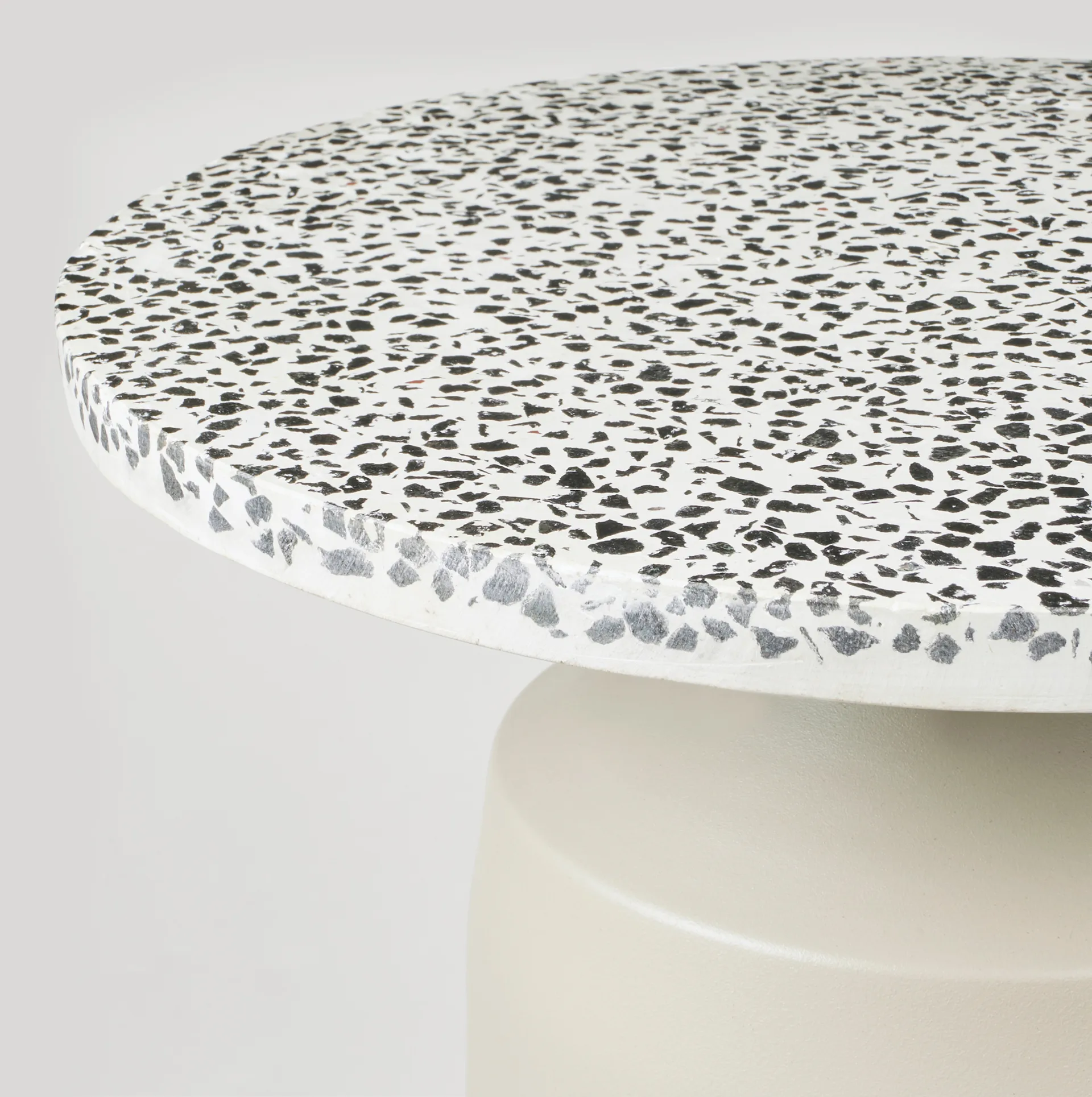 Agari Beistelltisch Ø45x45 cm, Rainy day grey-black Broste Copenhagen