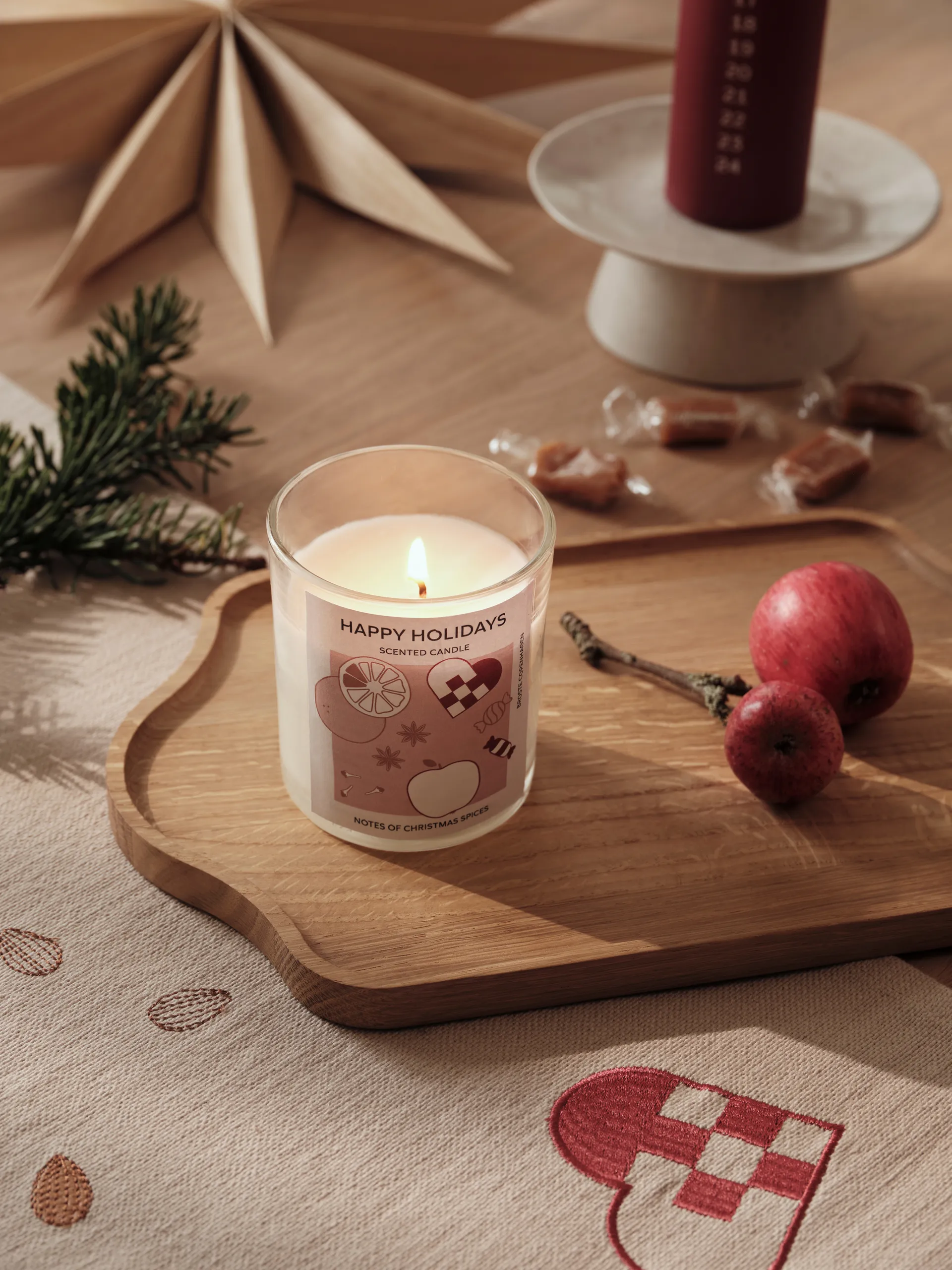 Happy Holidays Duftkerze 32 h, White Broste Copenhagen