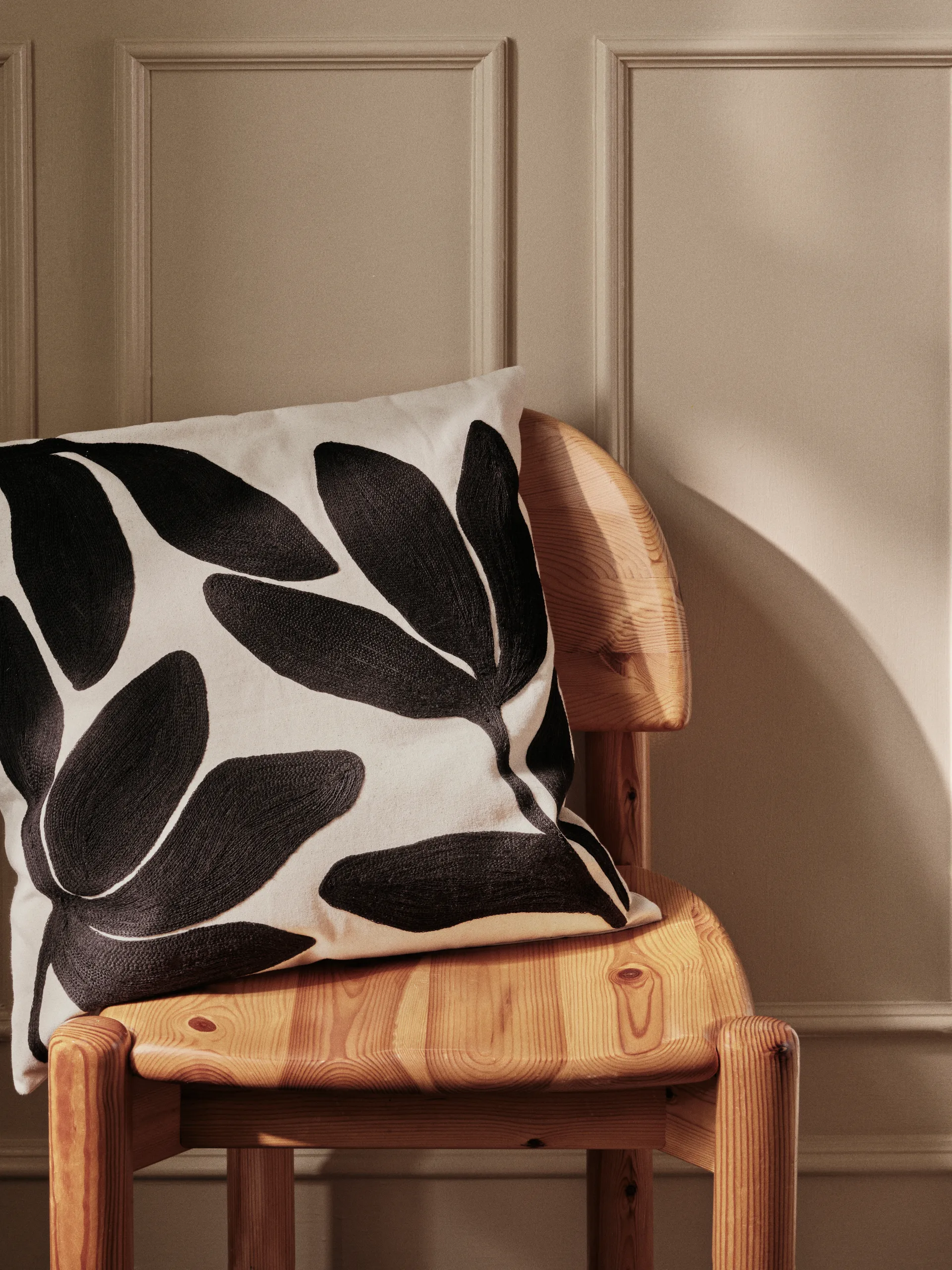 Herbert Kissenbezug, Black-natural, 50x50 cm Broste Copenhagen