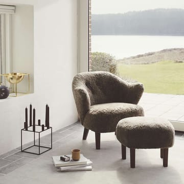 Ingeborg Sesselpaket - Stoff sahcozero beige, inkl. Fußhocker, Eichenholzbeine geräuchert - By Lassen