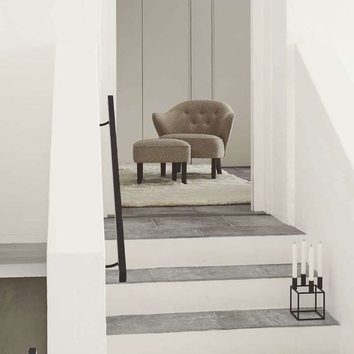 Ingeborg Sesselpaket - Stoff sahcozero beige, inkl. Fußhocker, Eichenholzbeine geräuchert - By Lassen