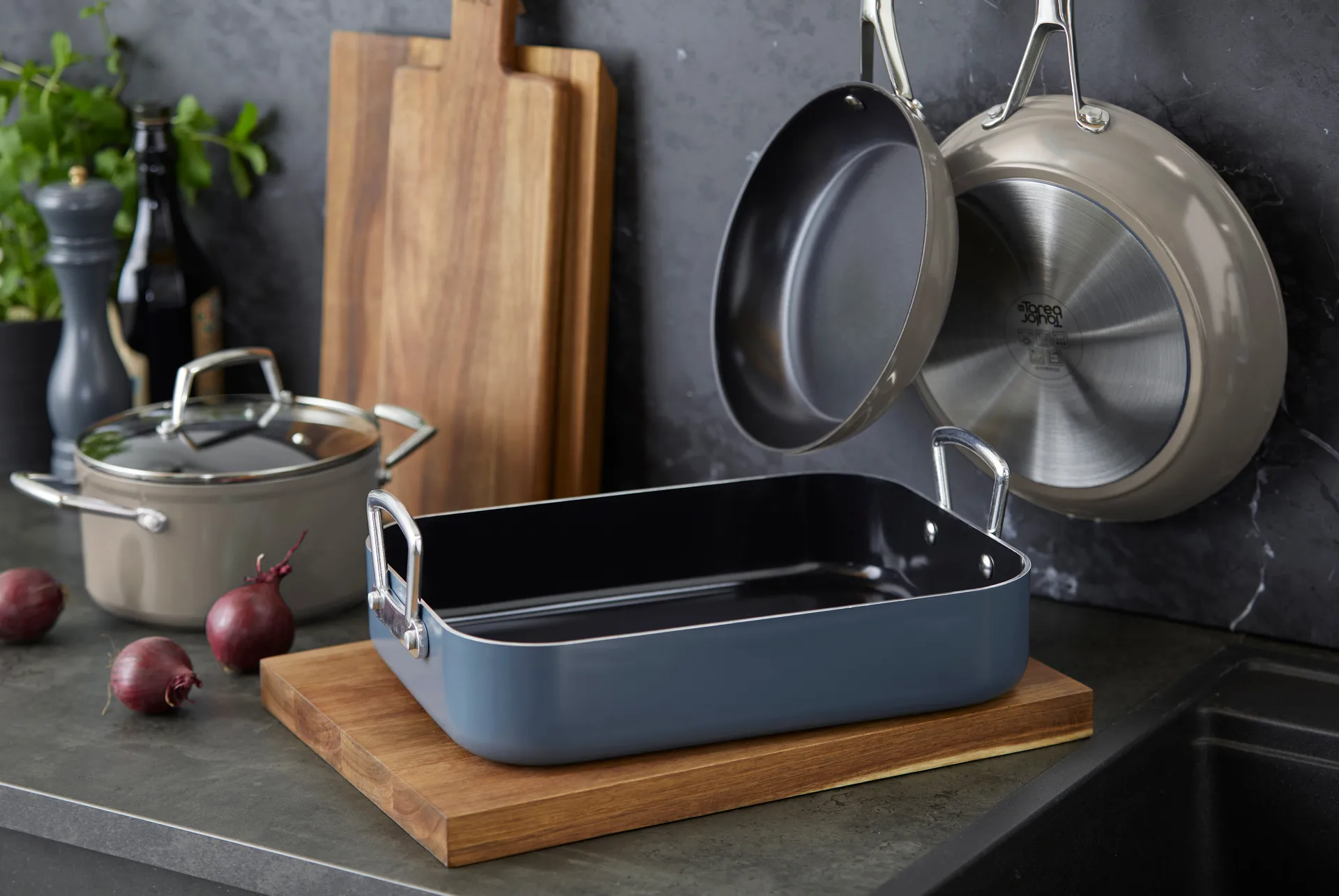 Vivian Topf Aluminium 2,1 L, Beige By Tareq Taylor