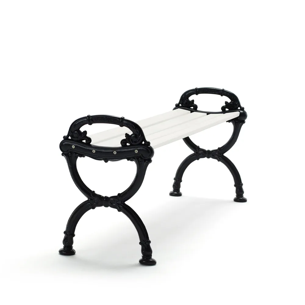 Byarum Bank, Weiß lackierte Kiefer, schwarzes Gestell Byarums bruk