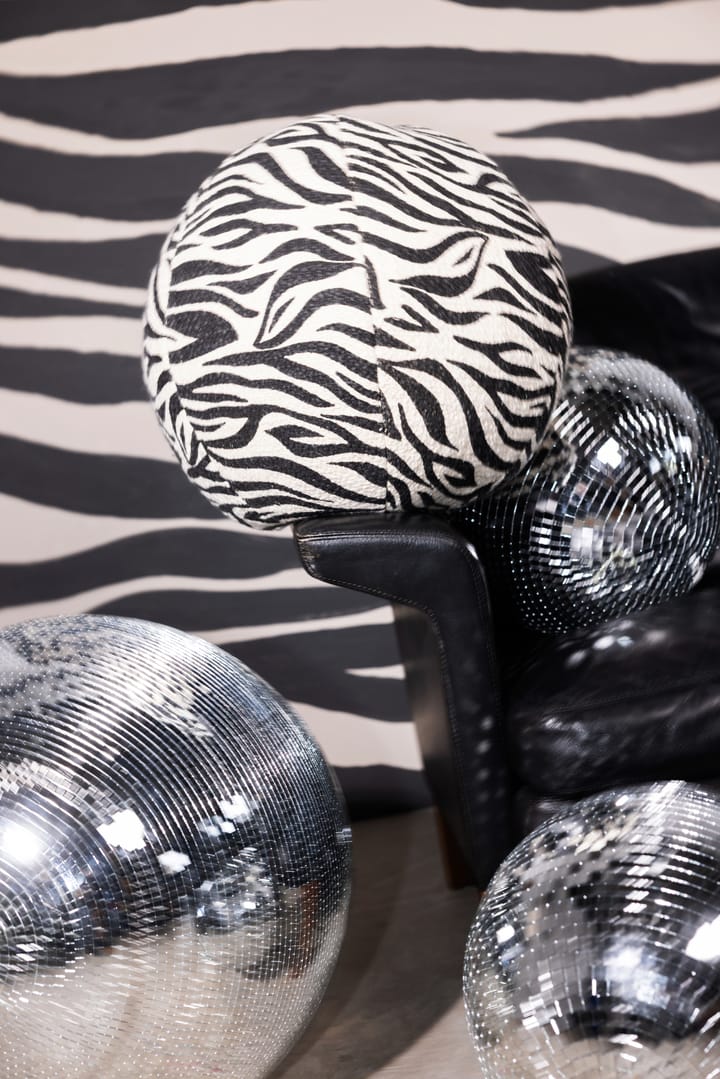 Anima Kissen Ø35 cm, Zebra-schwarz Byon