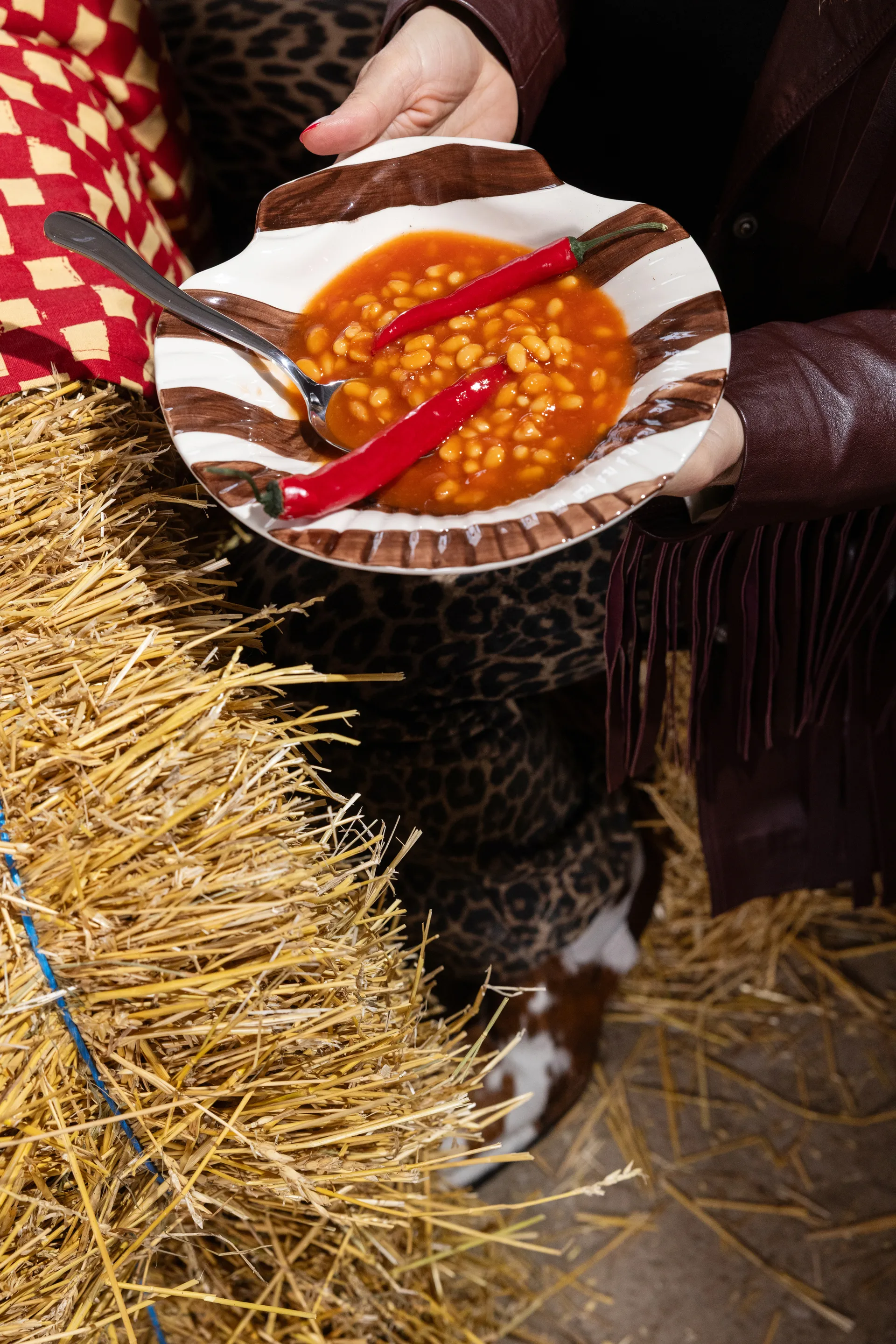 Armona stripe Teller 23,5x23,5 cm, Dunkelbraun-weiß Byon