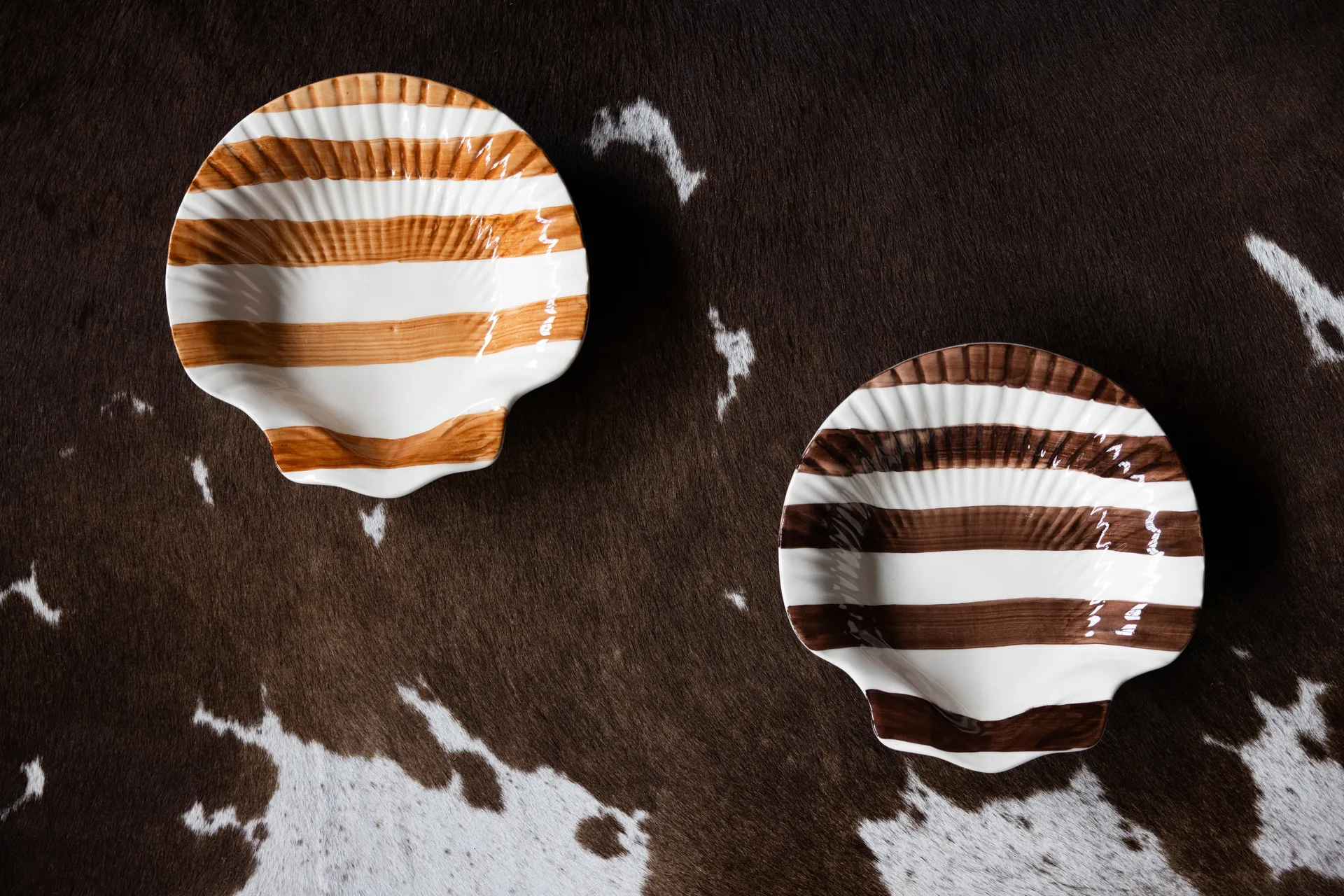 Armona stripe Teller 23,5x23,5 cm, Hellbraun-weiß Byon