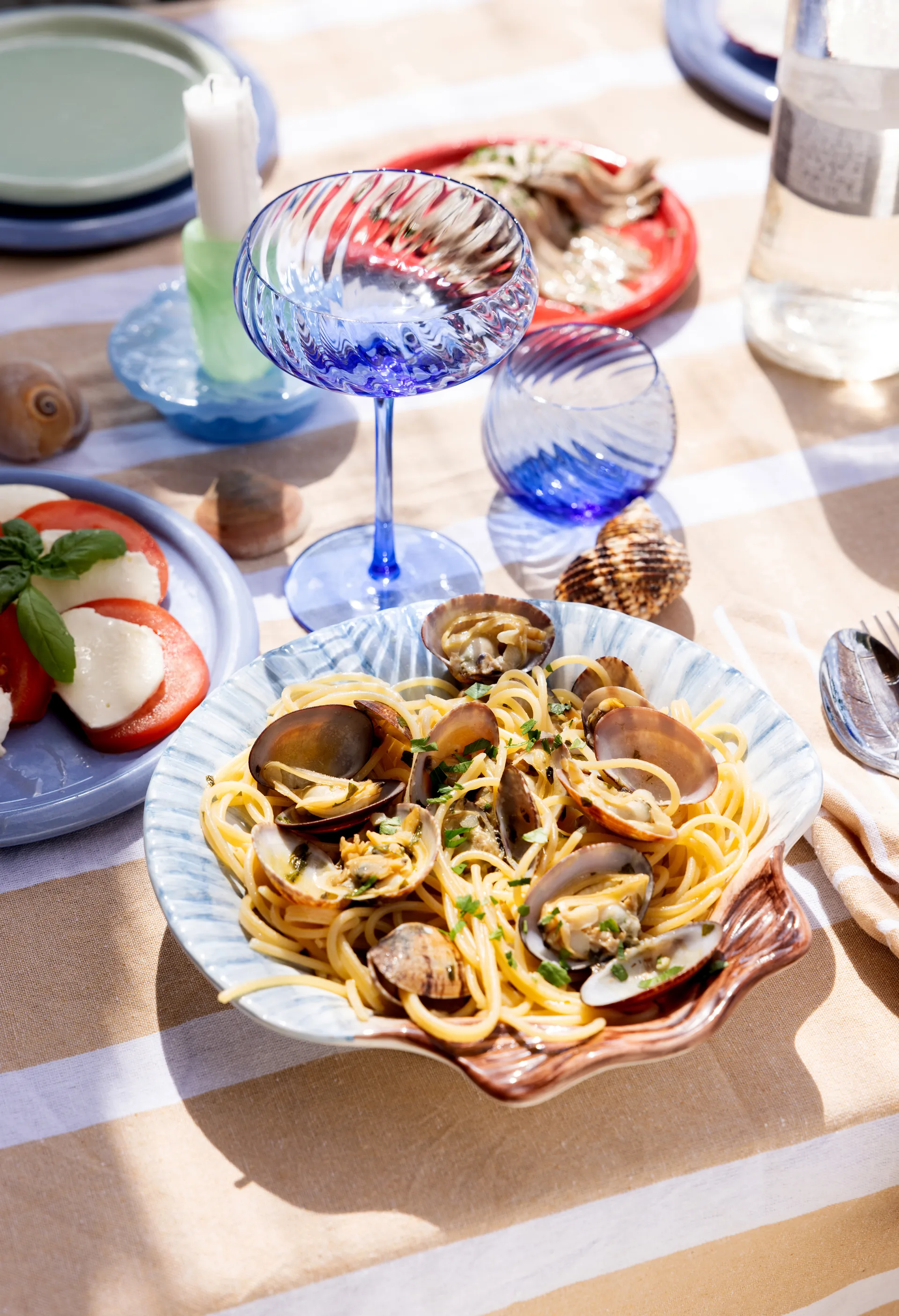 Armona Teller 23,5x23,5 cm, Hellblau Byon