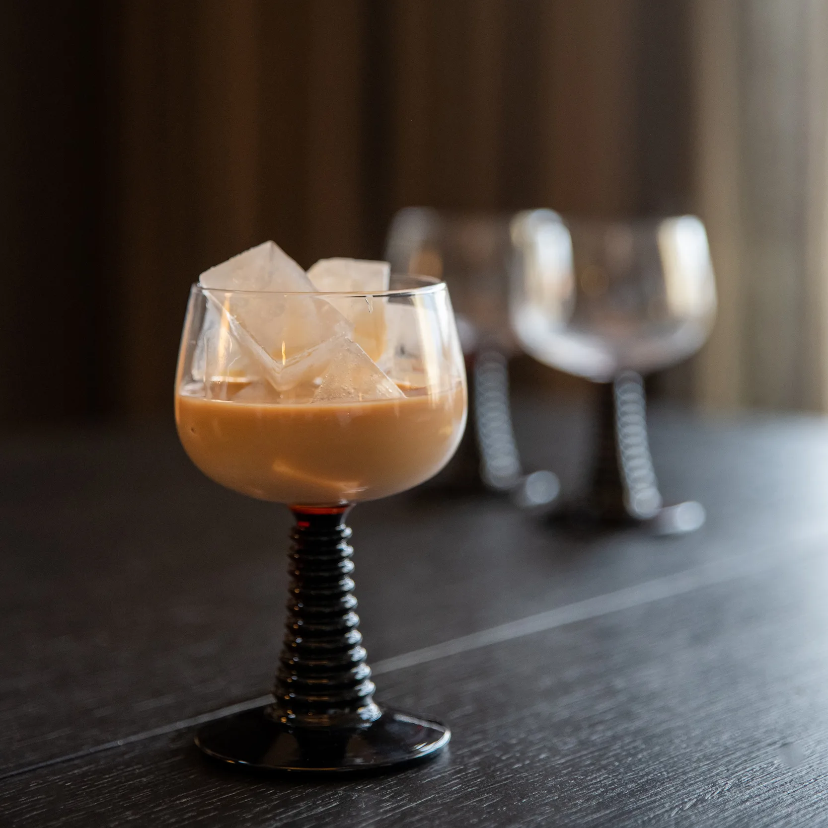 Ewa Weinglas, Klar-braun Byon