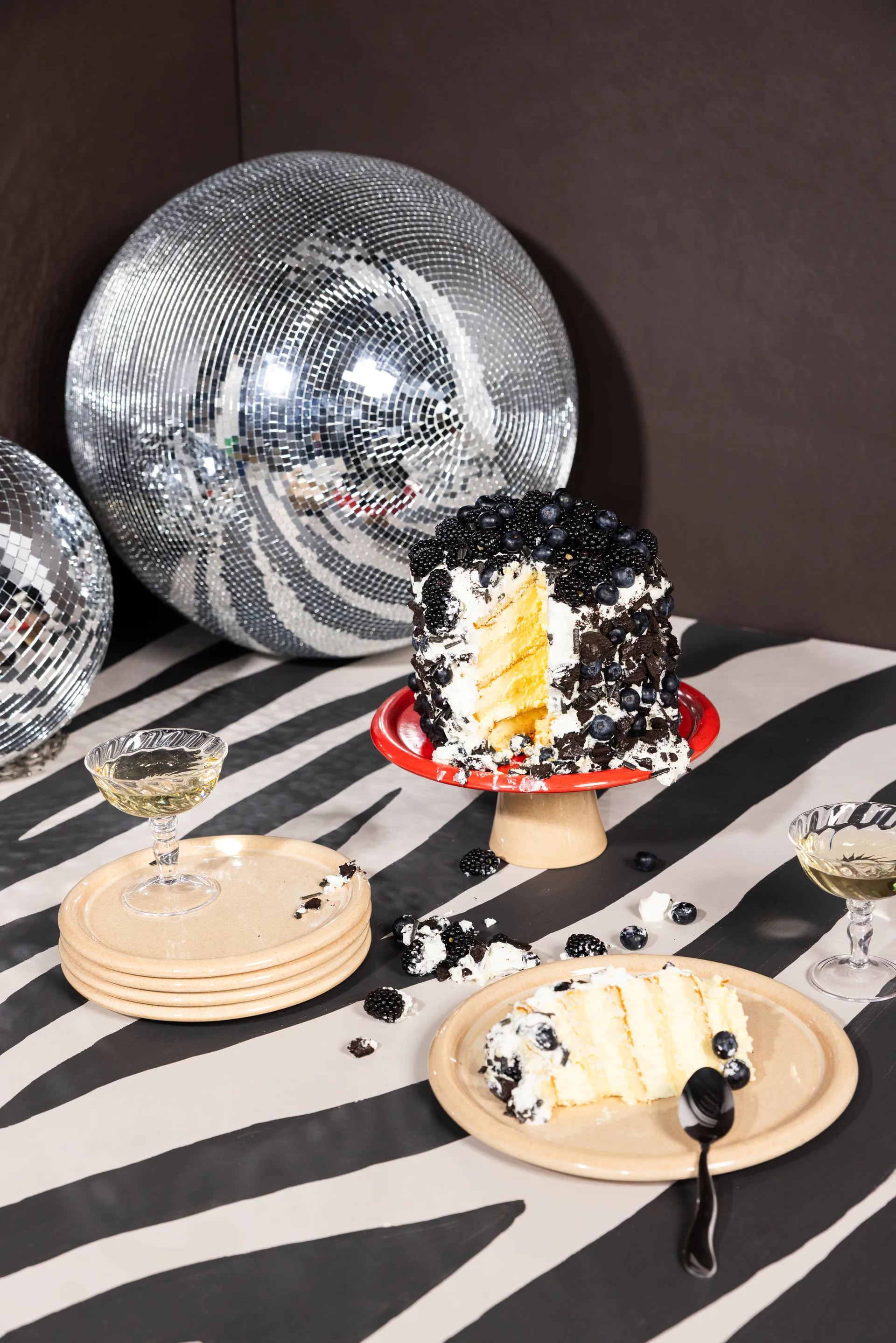 Porto Kuchenplatte Ø26x11 cm, Rot-beige Byon