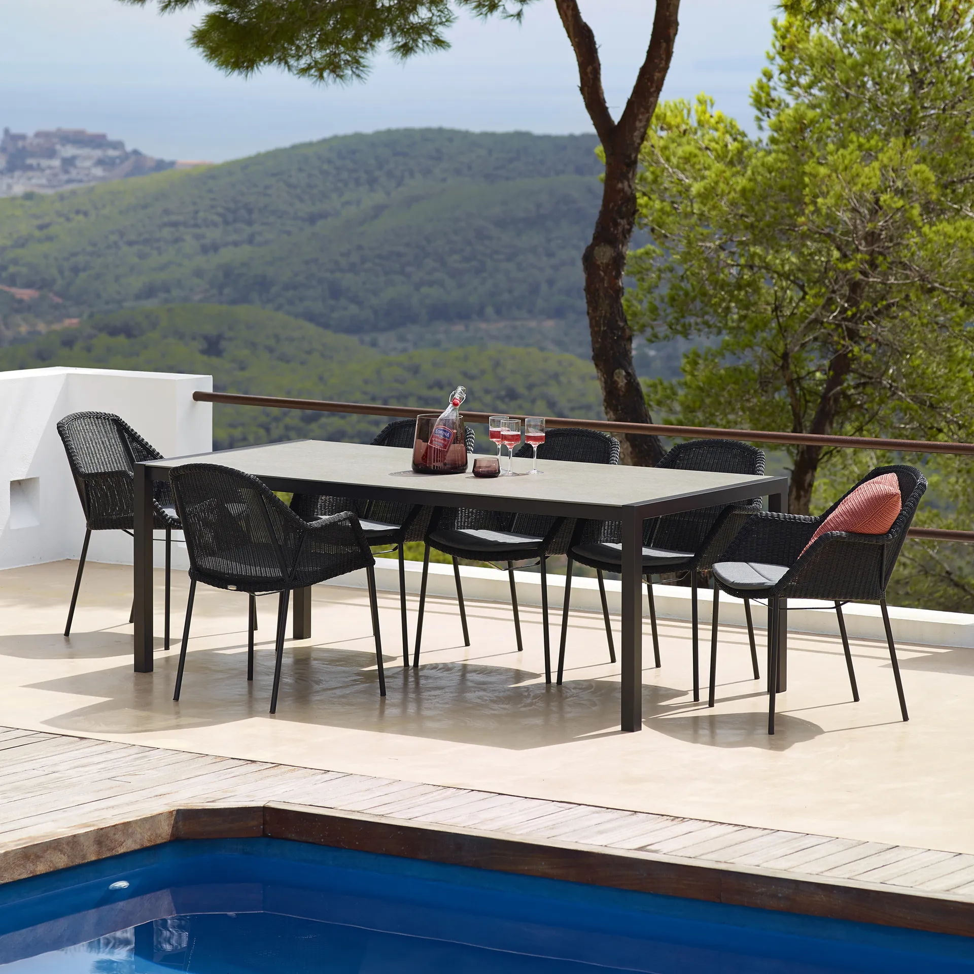 Breeze stapelbarer Armlehnstuhl Weave, Black Cane-line