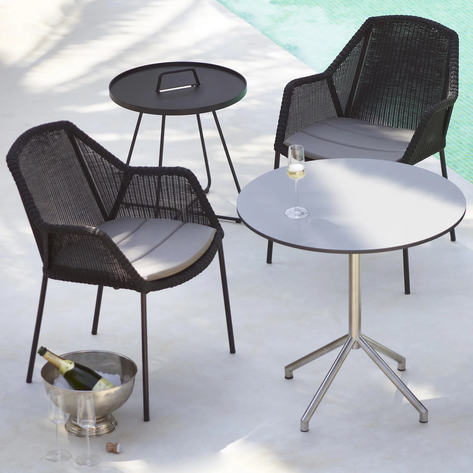 Breeze stapelbarer Armlehnstuhl Weave, Black Cane-line