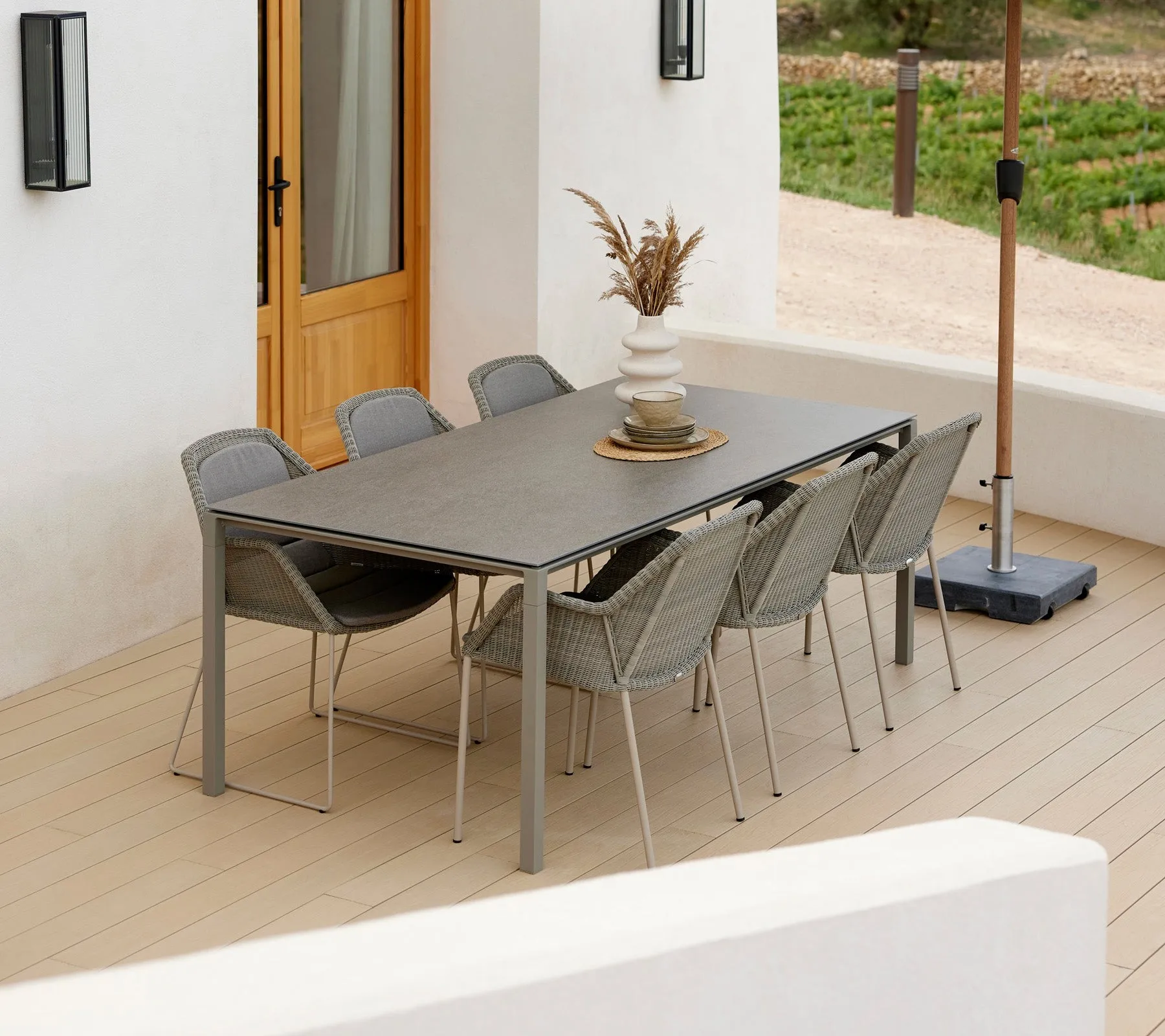 Breeze stapelbarer Armlehnstuhl Weave, Taupe Cane-line