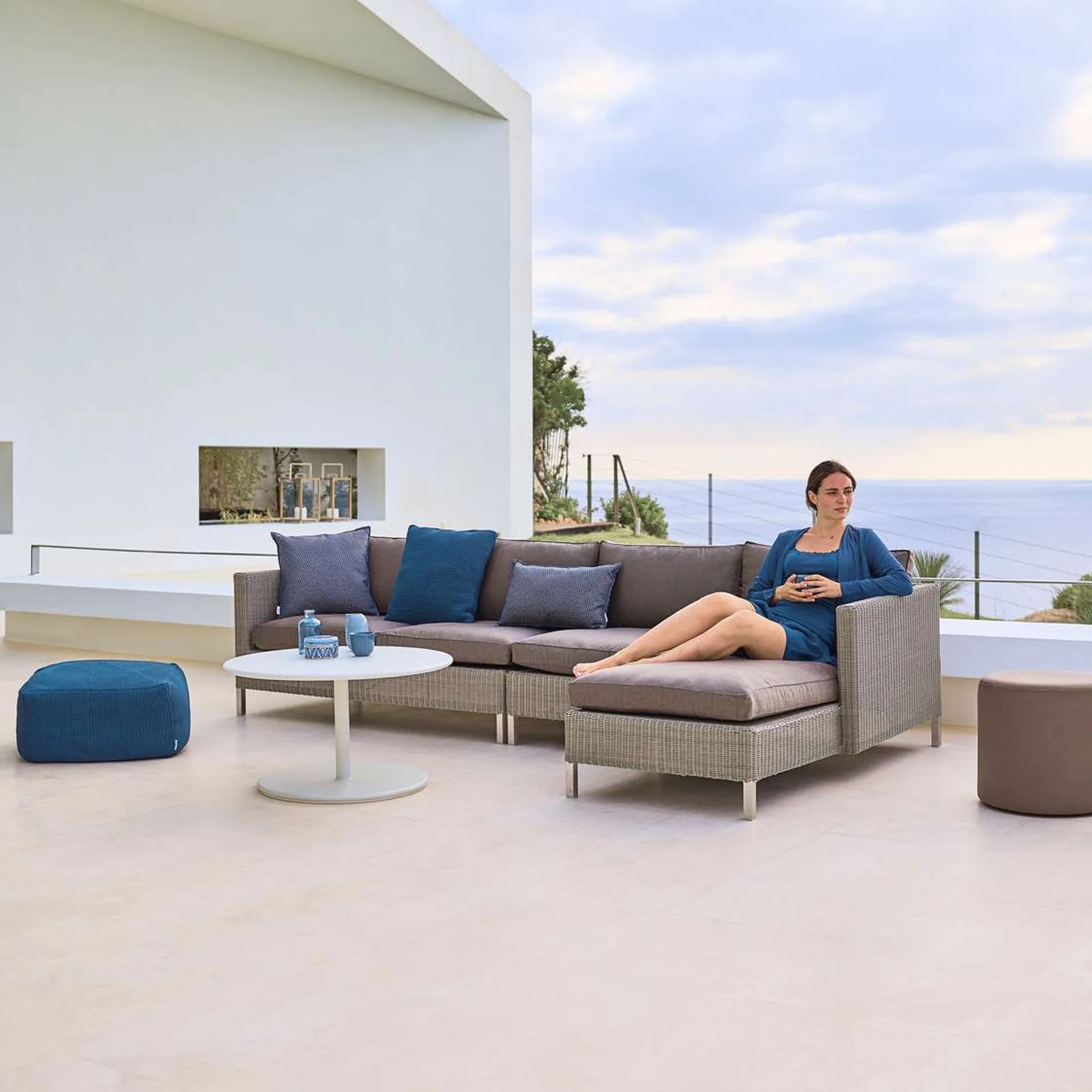 Connect Modulsofa, 2-Sitzer taupe, links, weiße Kissen Cane-line