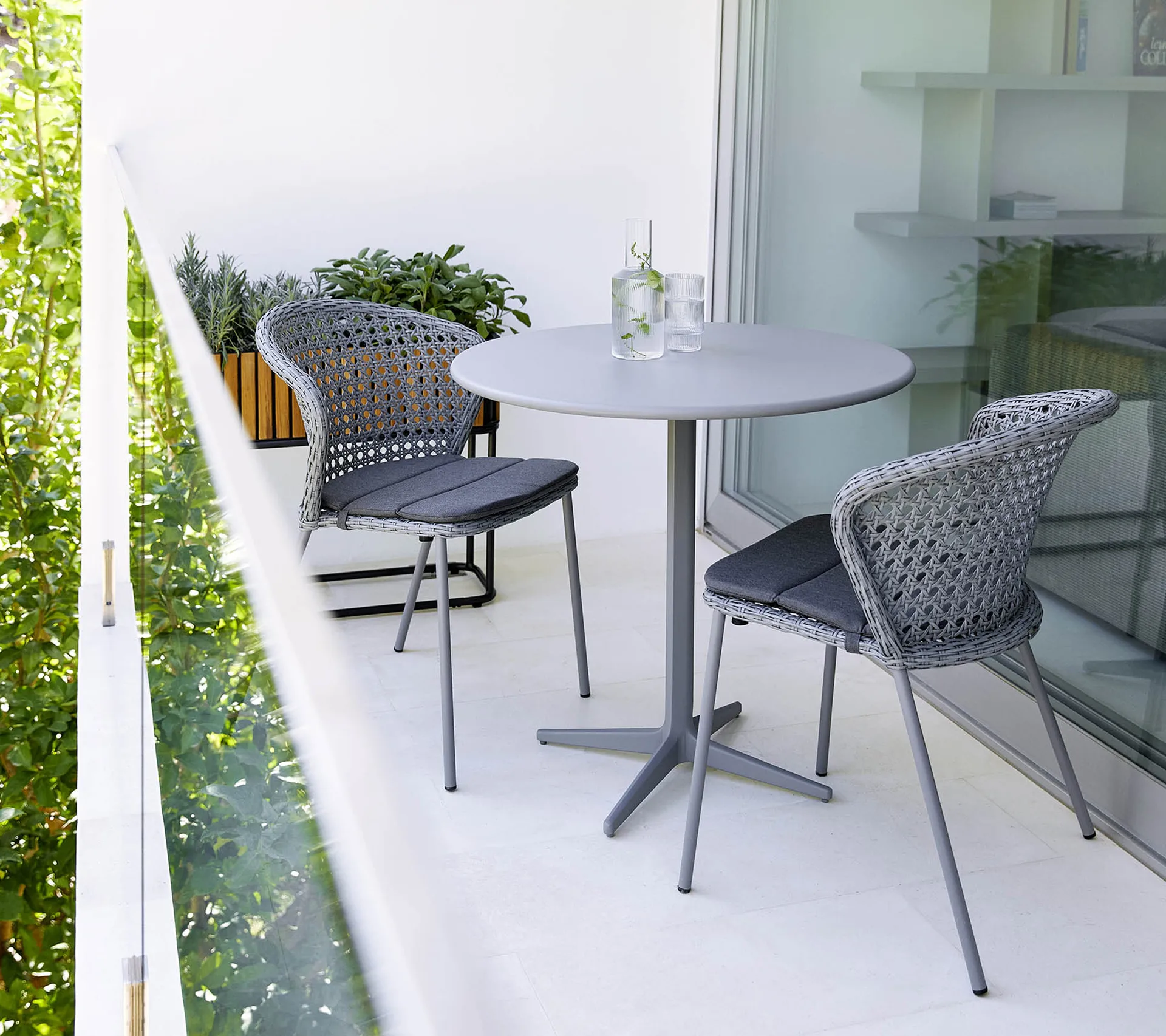 Drop Café-Tisch Ø80 cm, Light Grey-Light Grey Cane-line