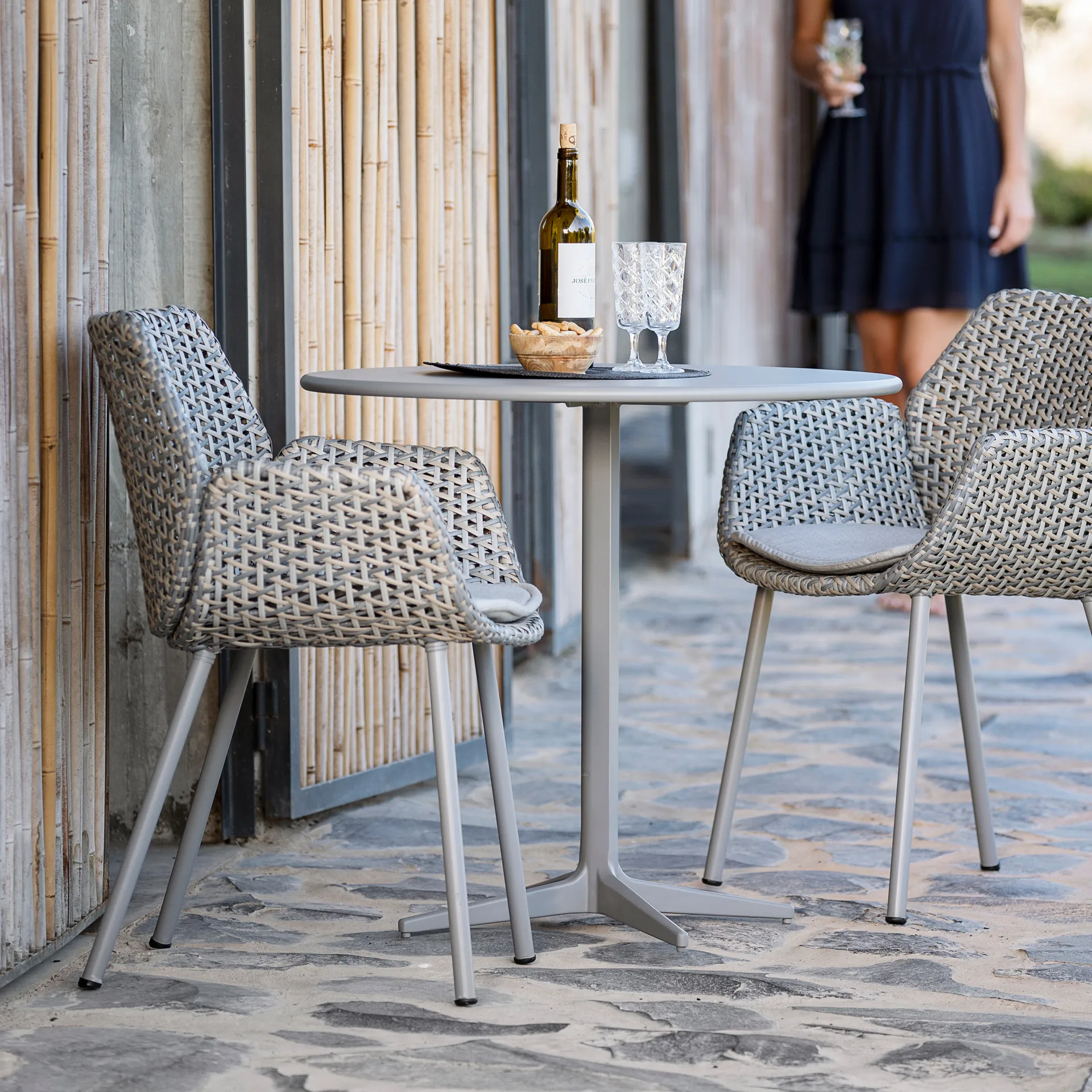 Drop Café-Tisch Ø80 cm, Light Grey-Light Grey Cane-line