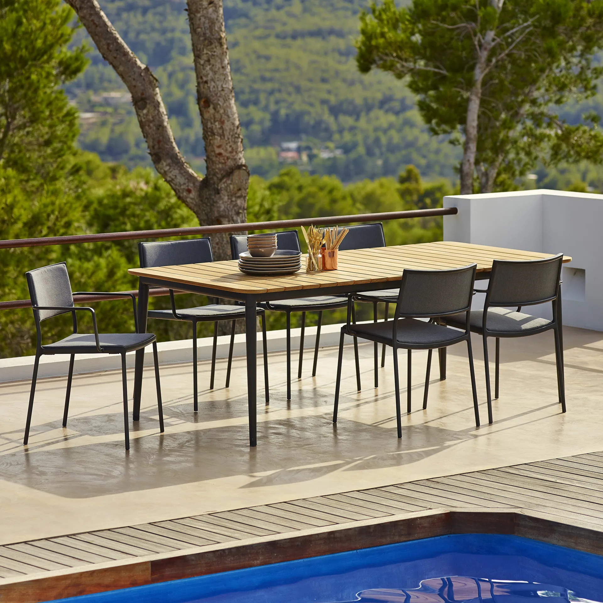 Less Armlehnstuhl, Light Grey Cane-line