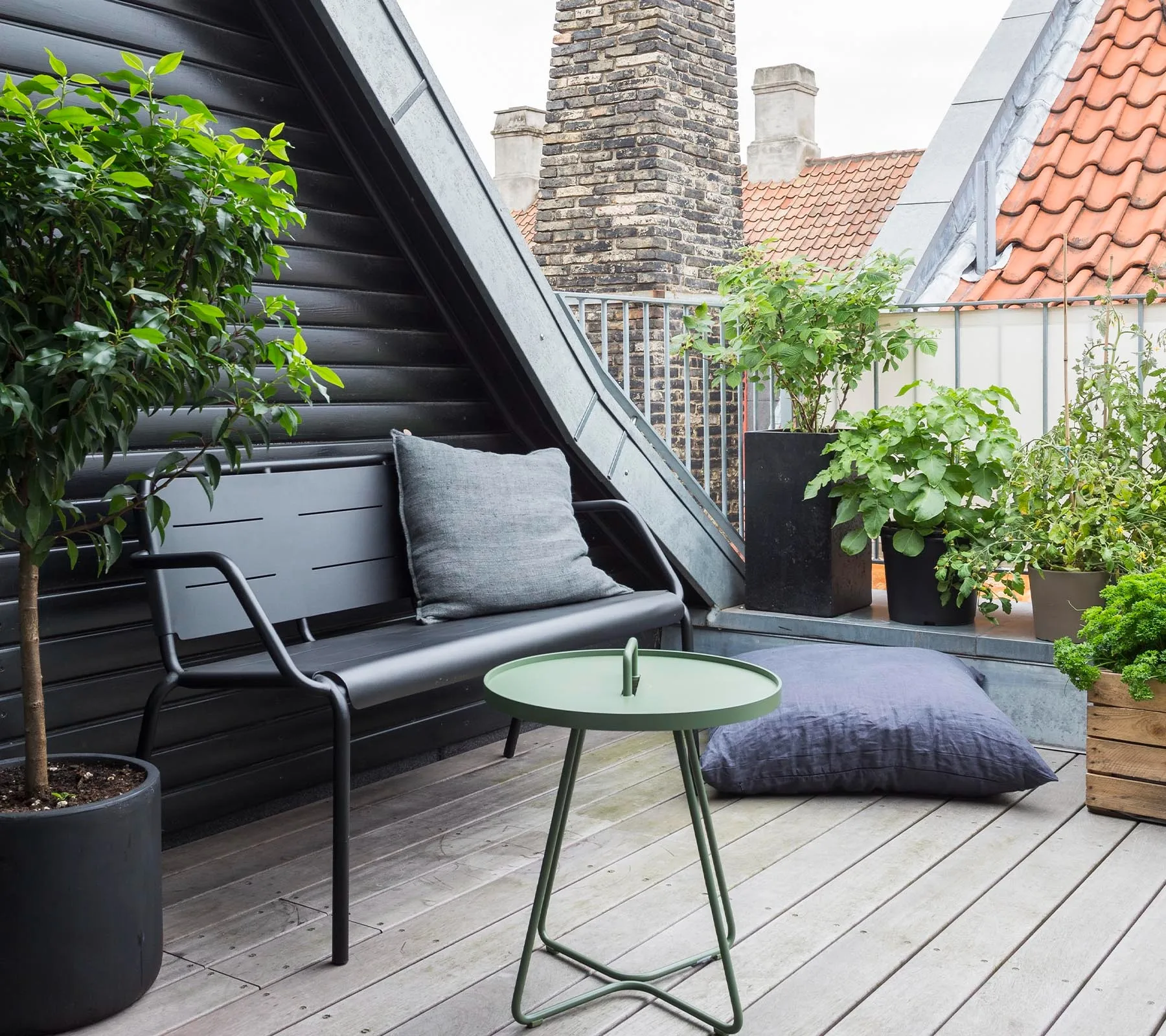 On the move Tisch Ø44 cm, Dusty Green Cane-line