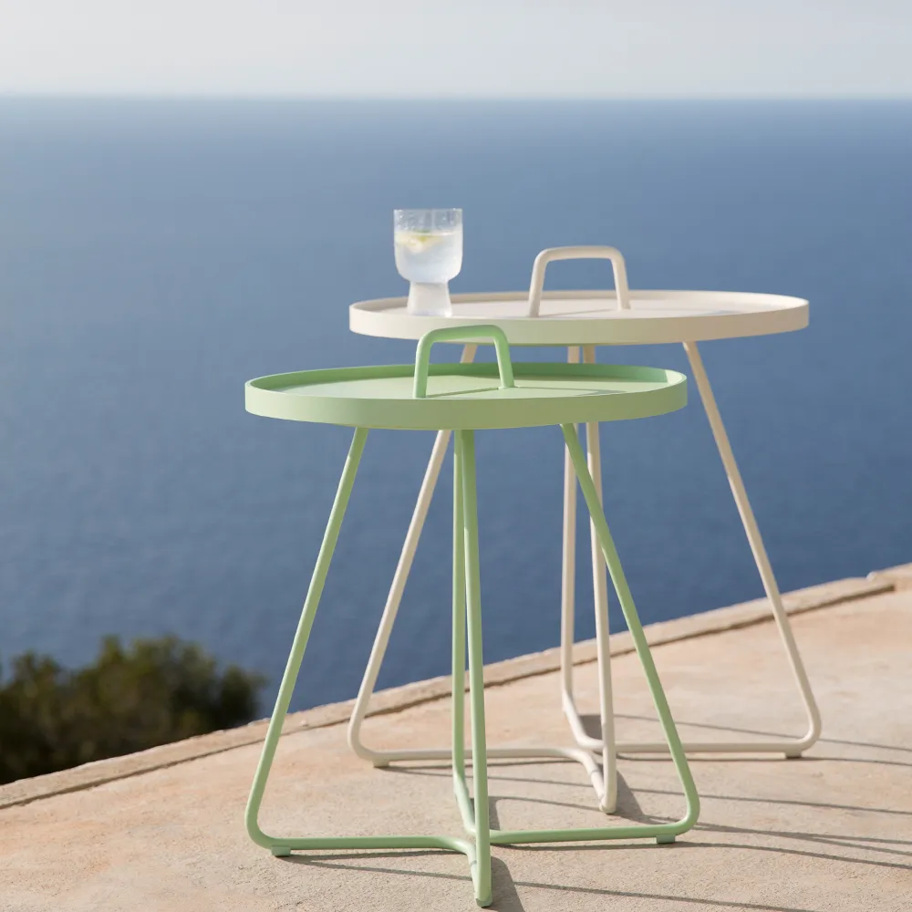 On the move Tisch Ø44 cm, Olive green Cane-line