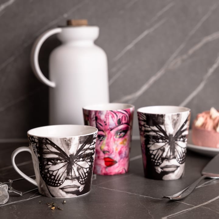 Golden Butterfly Tasse 35 cl - Black-white - Carolina Gynning