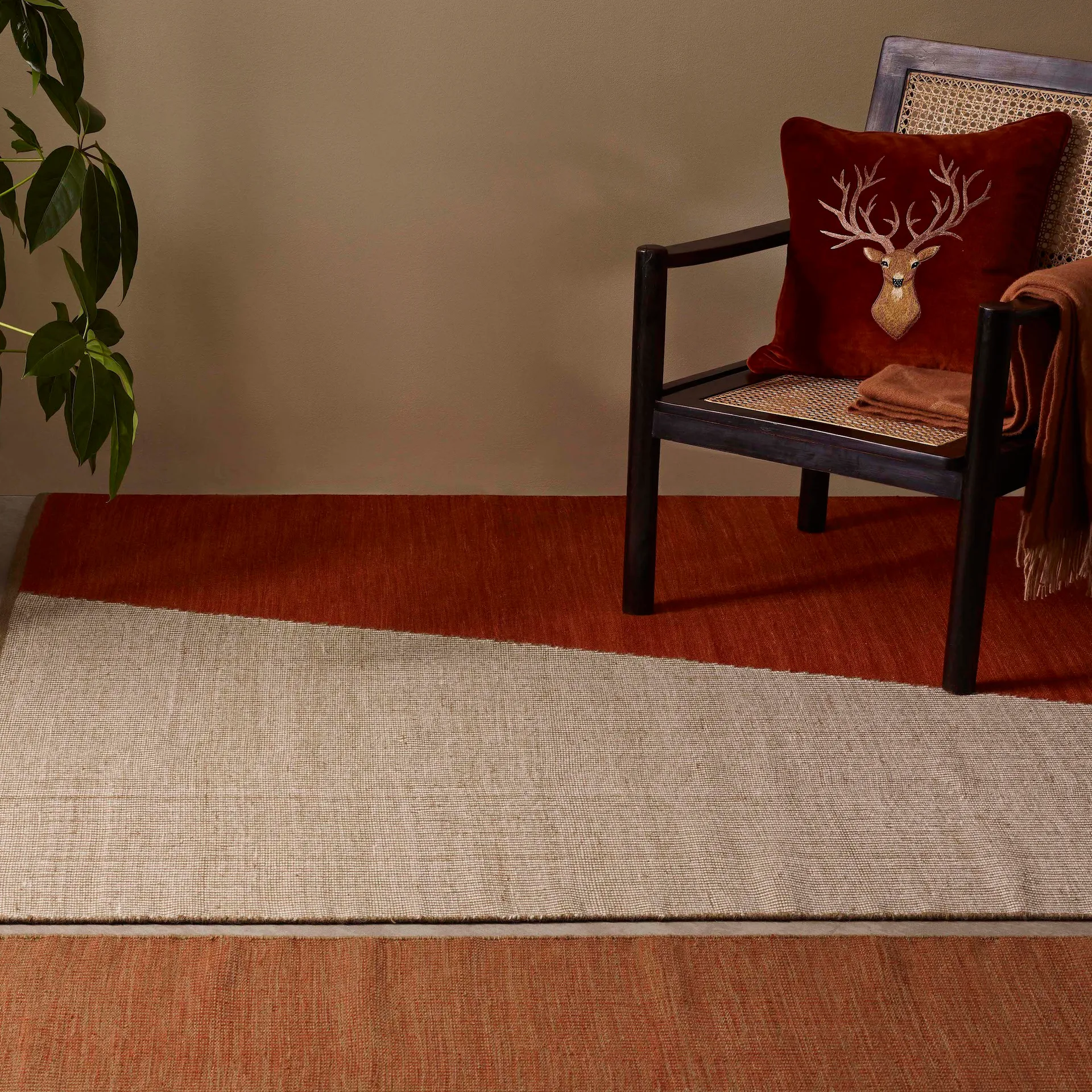 Embroidered Reindeer Kissenbezug 50 x 50 cm, Rust Chhatwal & Jonsson