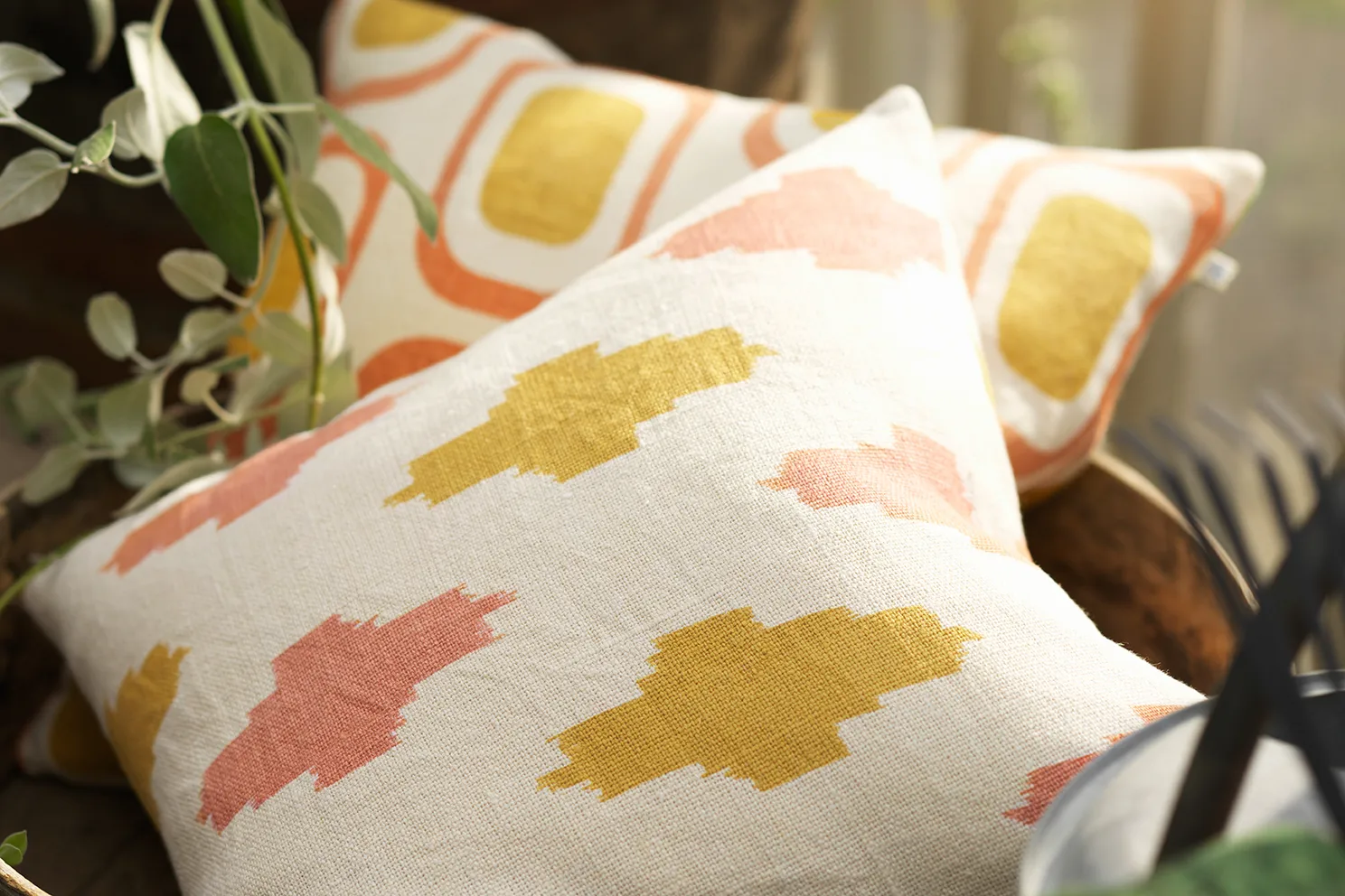 Ikat Agra Kissenbezug 50 x 50cm, Rose-spicy yellow Chhatwal & Jonsson