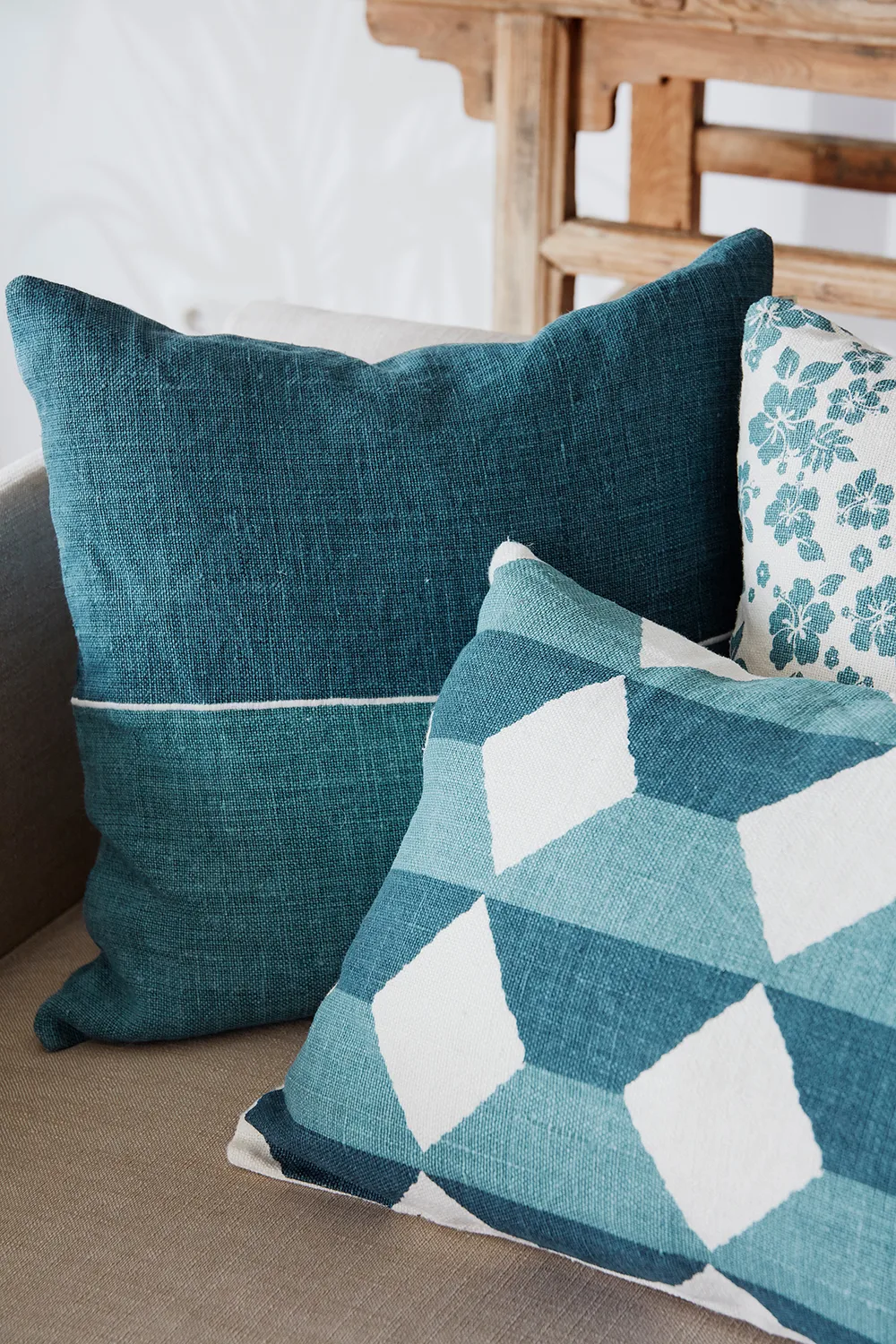 Indu Kissenbezug 50 x 50cm, Off white-heaven blue Chhatwal & Jonsson