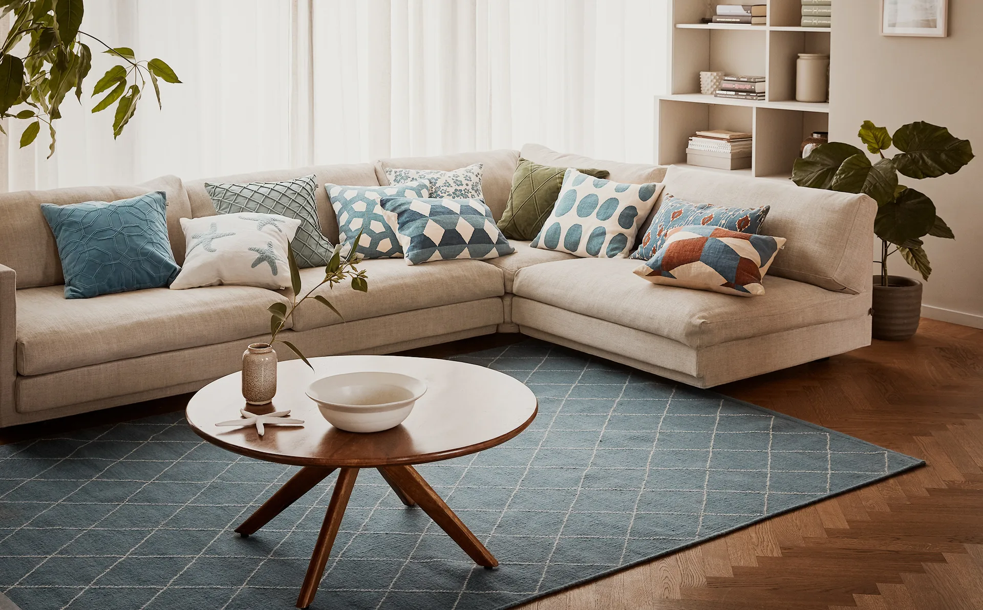 Indu Kissenbezug 50 x 50cm, Off white-heaven blue Chhatwal & Jonsson