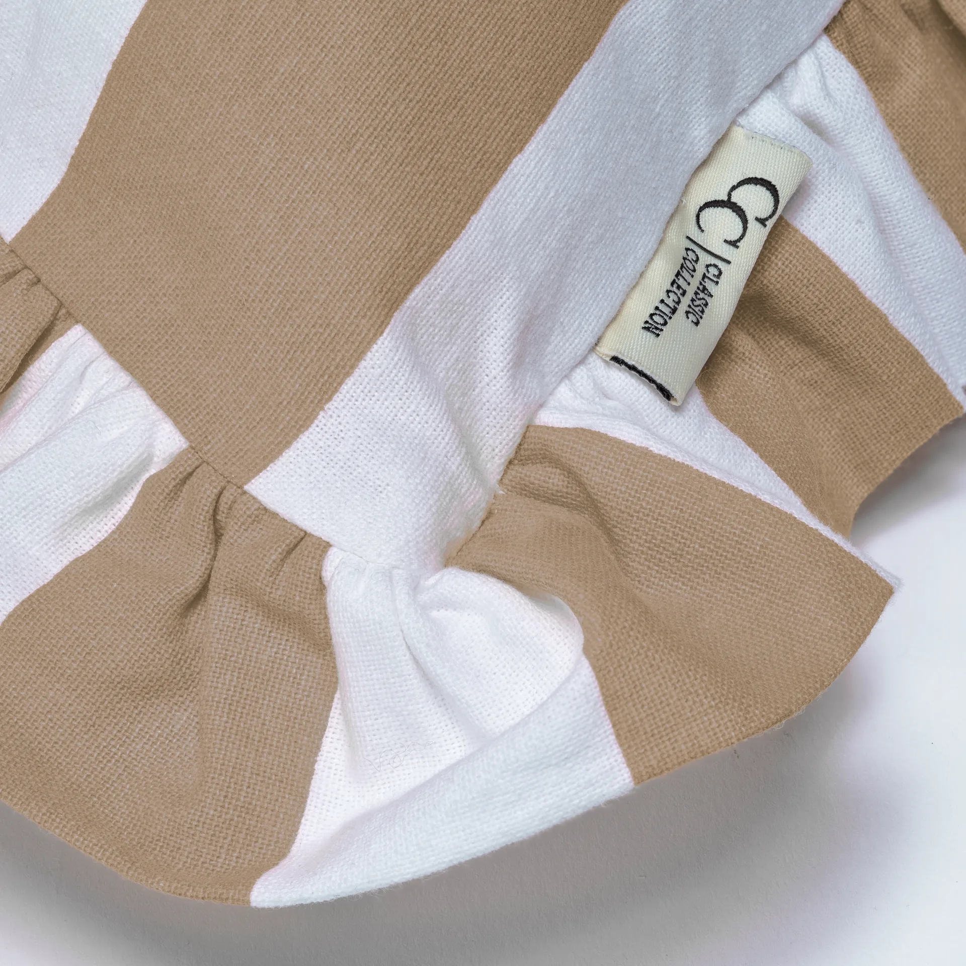Ruffle Stripes Kissenbezug 50x50 cm, Beige Classic Collection