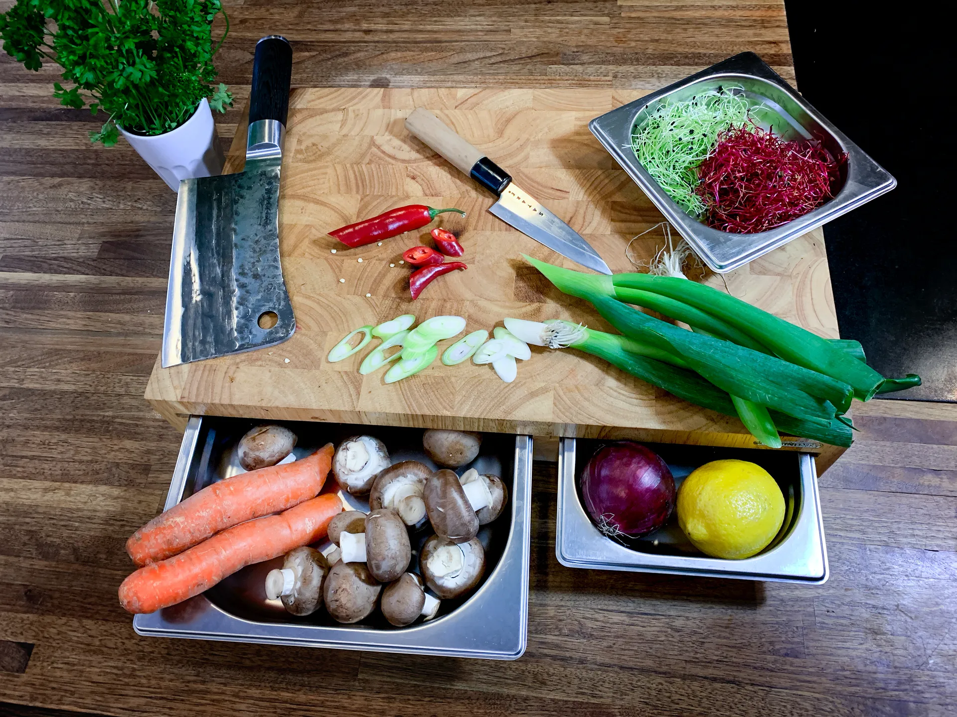 Schneidebrett Gummiholz mit 3 Blechen, 32 x 48cm Continenta