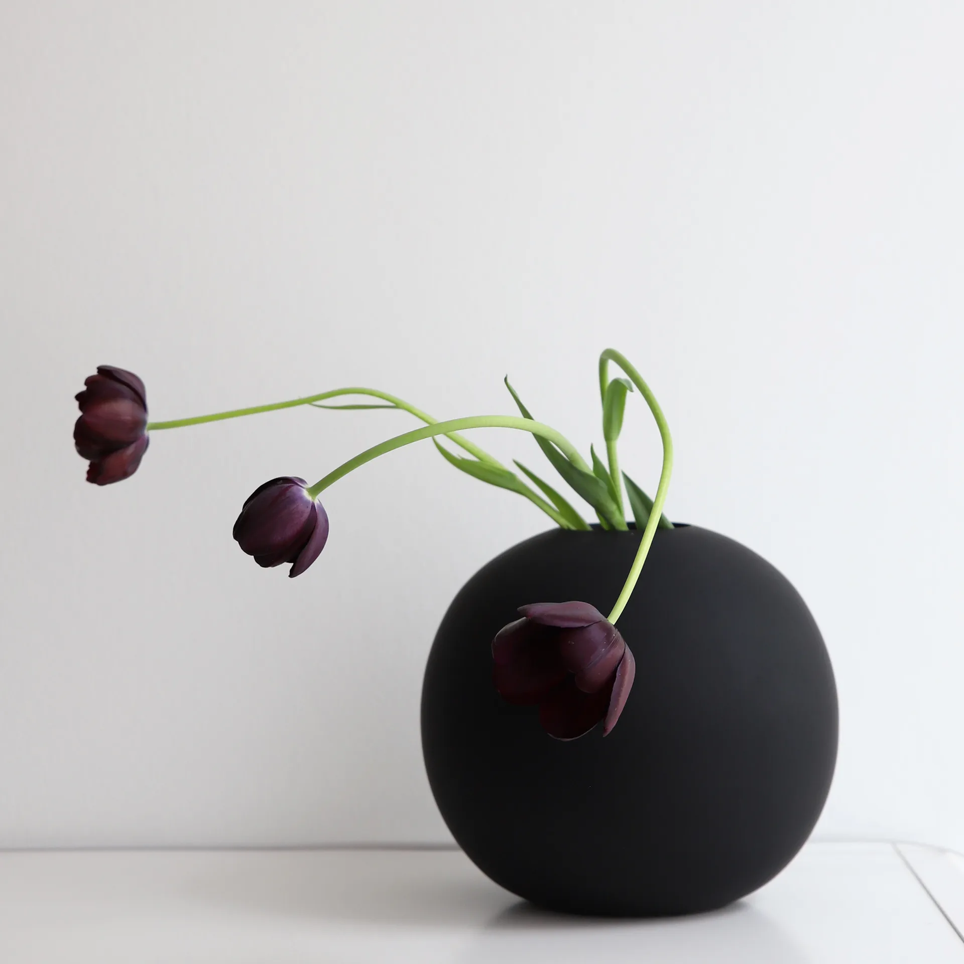 Ball Vase black, 20cm Cooee Design